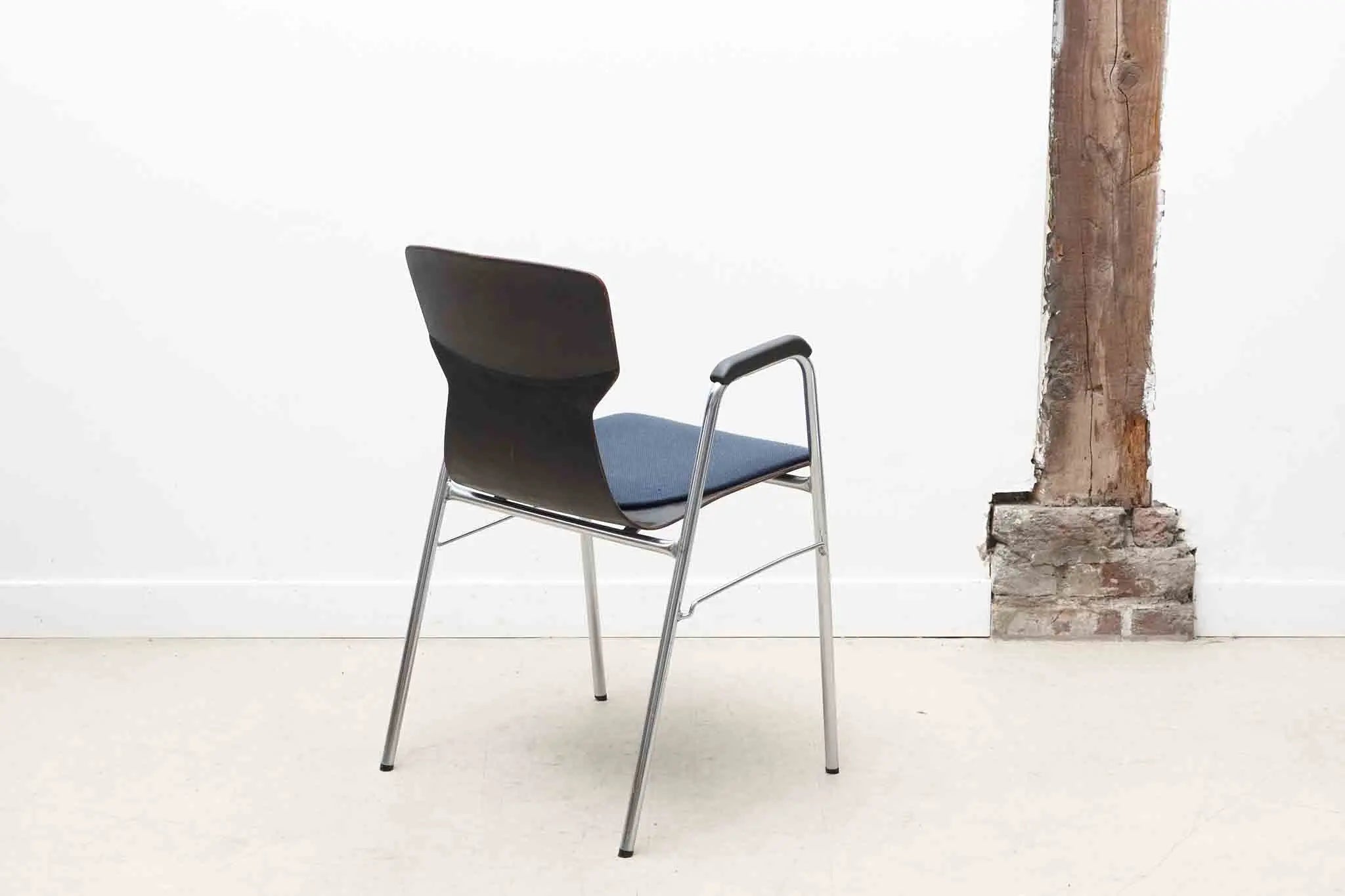 Chaise Eromes fourmi ébène et chrome avec accoudoirs et coussin Cartel de Belleville