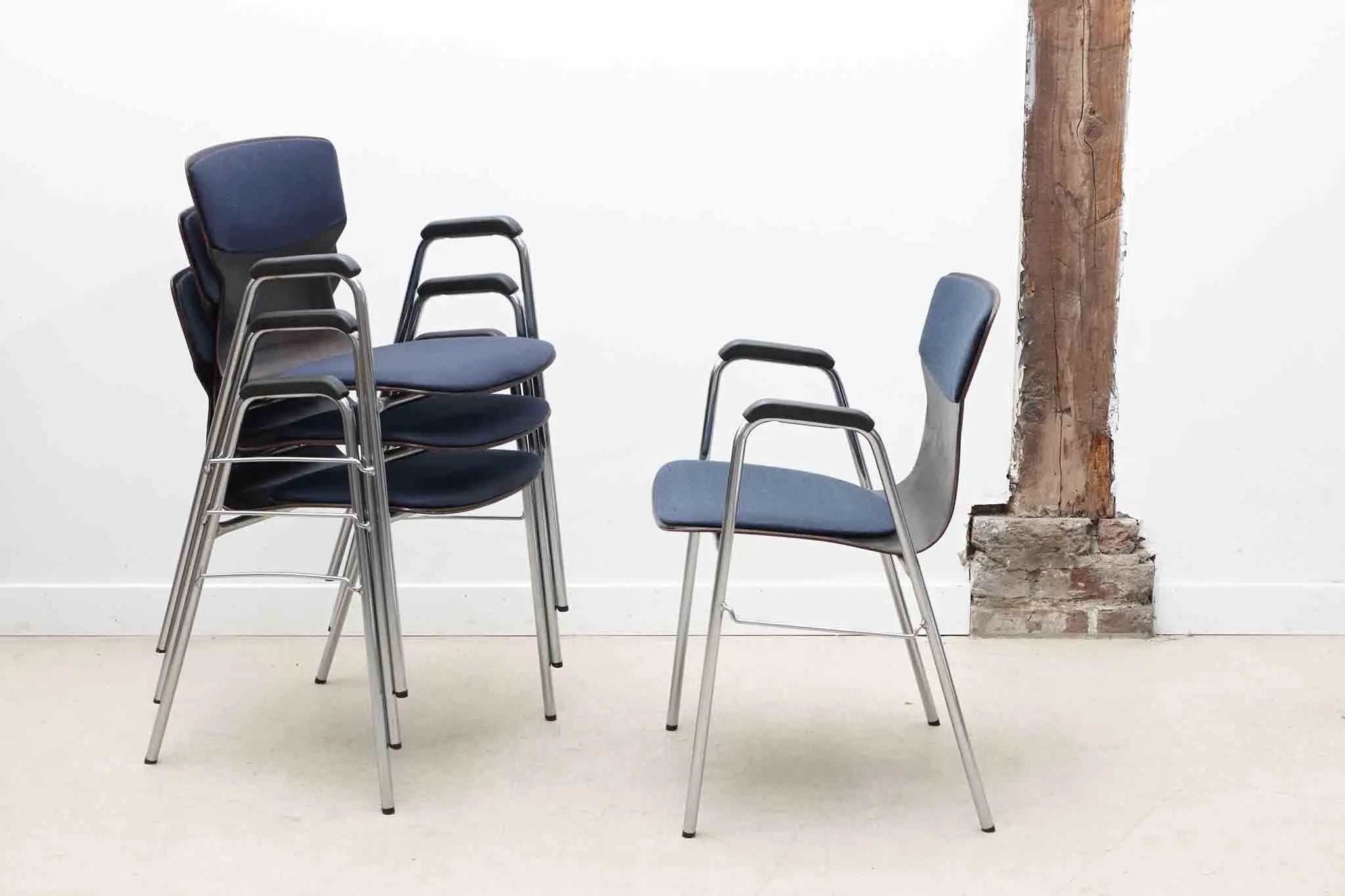 Chaise Eromes fourmi ébène et chrome avec accoudoirs et coussin Cartel de Belleville