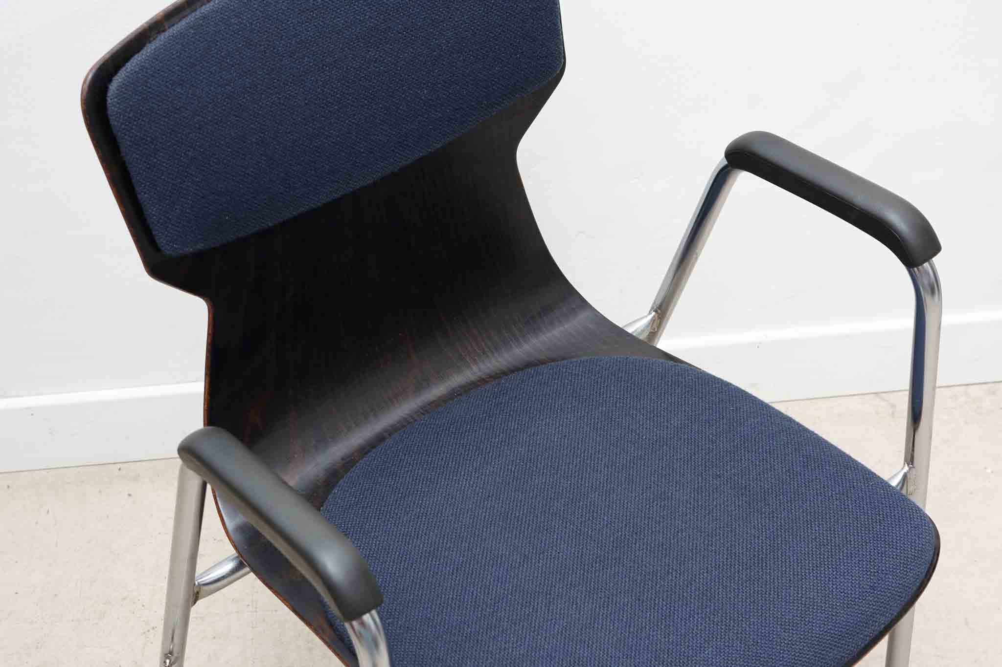 Chaise Eromes fourmi ébène et chrome avec accoudoirs et coussin Cartel de Belleville
