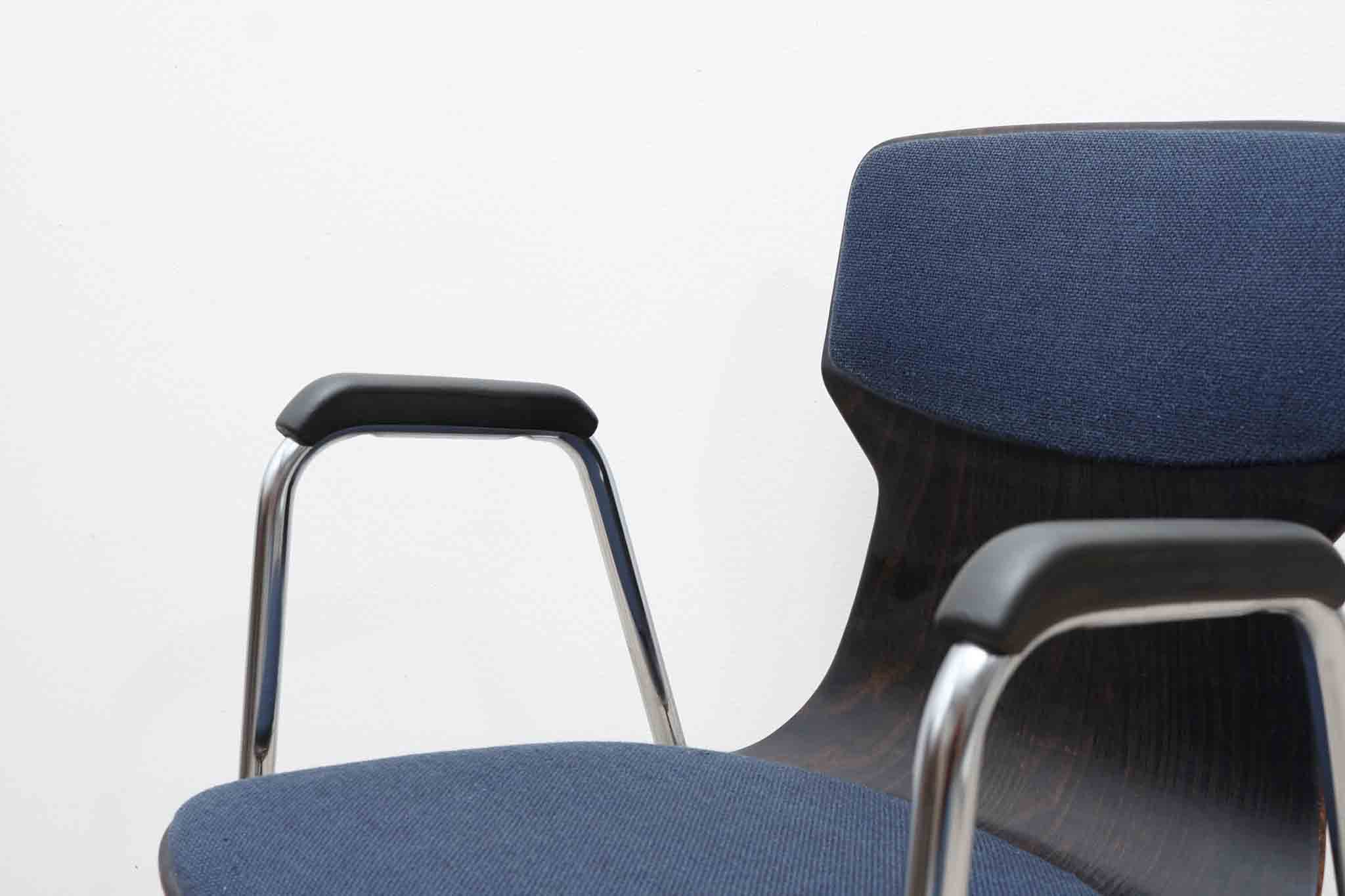 Chaise Eromes fourmi ébène et chrome avec accoudoirs et coussin Cartel de Belleville