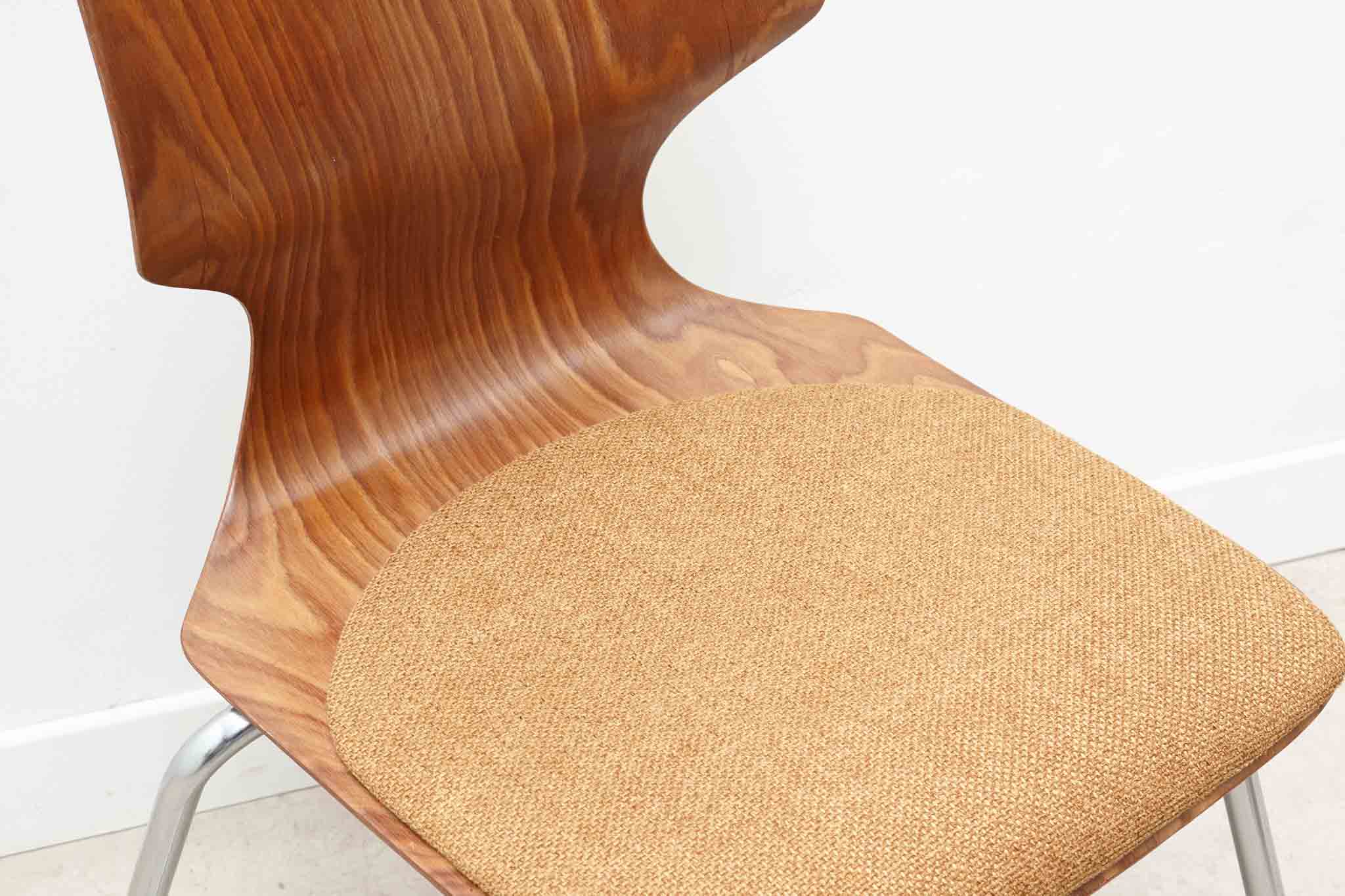 Chaise Flötotto traîneau coque cintrée / tapissée