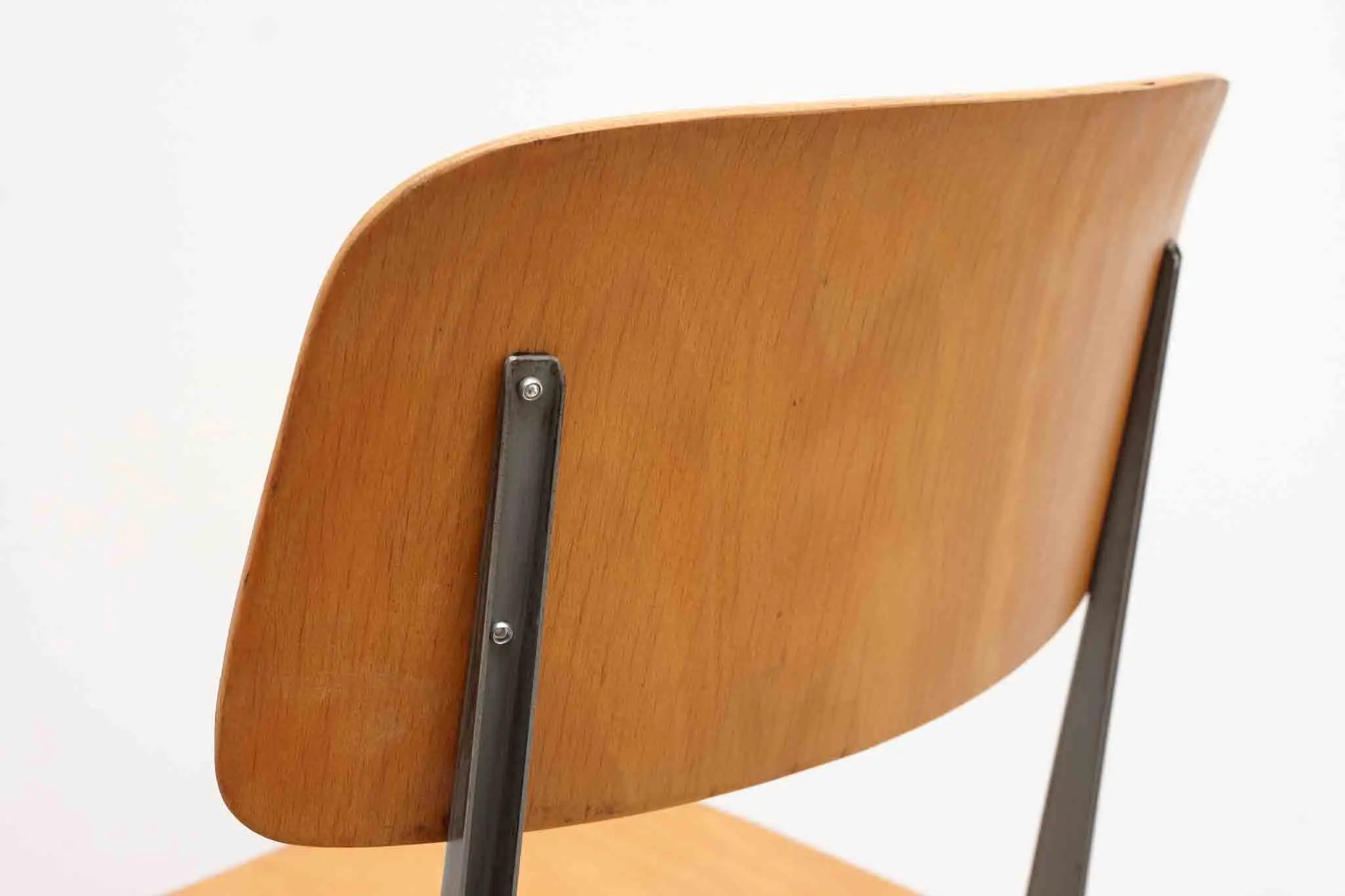 Chaise AS87 style Friso Kramer chêne et gris Cartel de Belleville