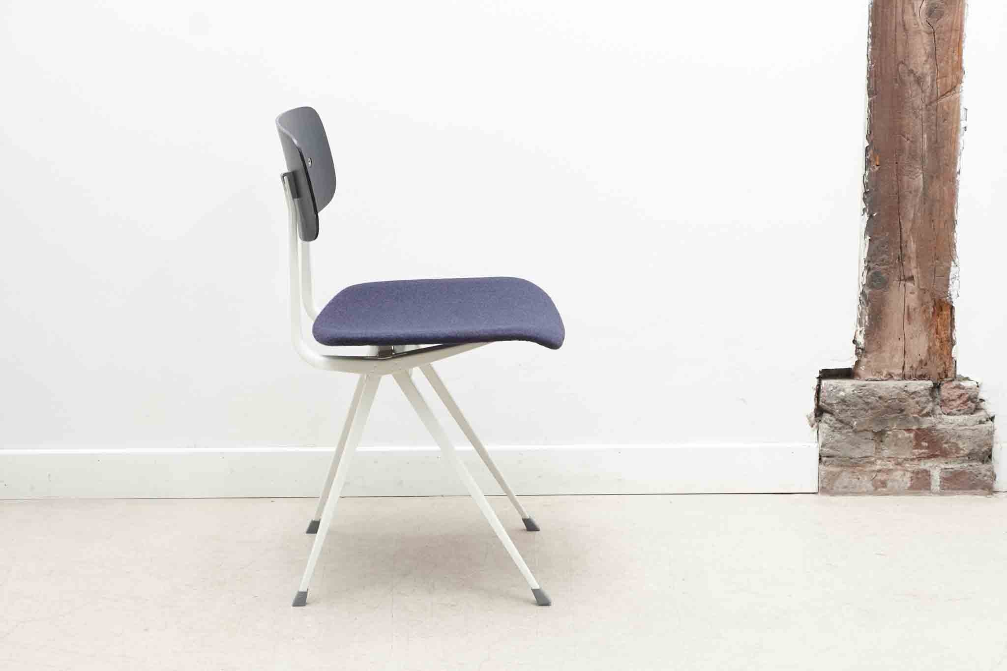 Chaise Friso Kramer "Result" tapissée et blanc