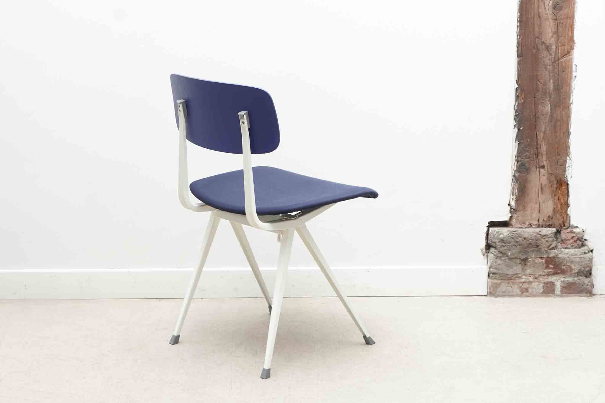 Chaise Friso Kramer "Result" tapissée et blanc