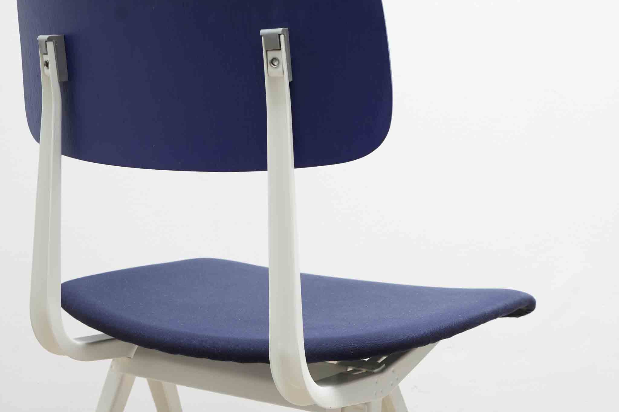 Chaise Friso Kramer "Result" tapissée et blanc