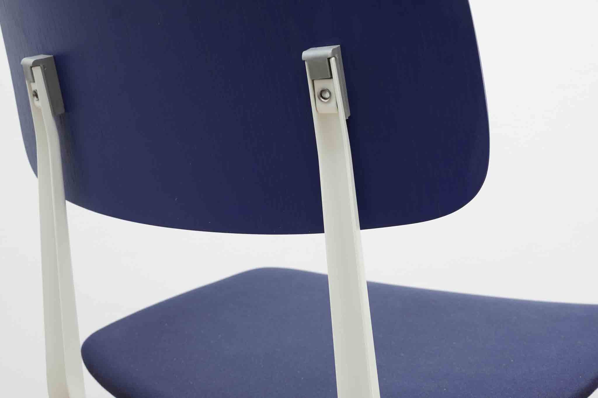 Chaise Friso Kramer "Result" tapissée et blanc