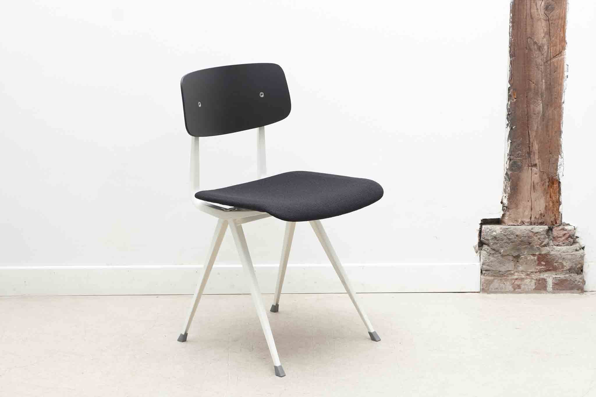 Chaise Friso Kramer "Result" tapissée et blanc Cartel de Belleville