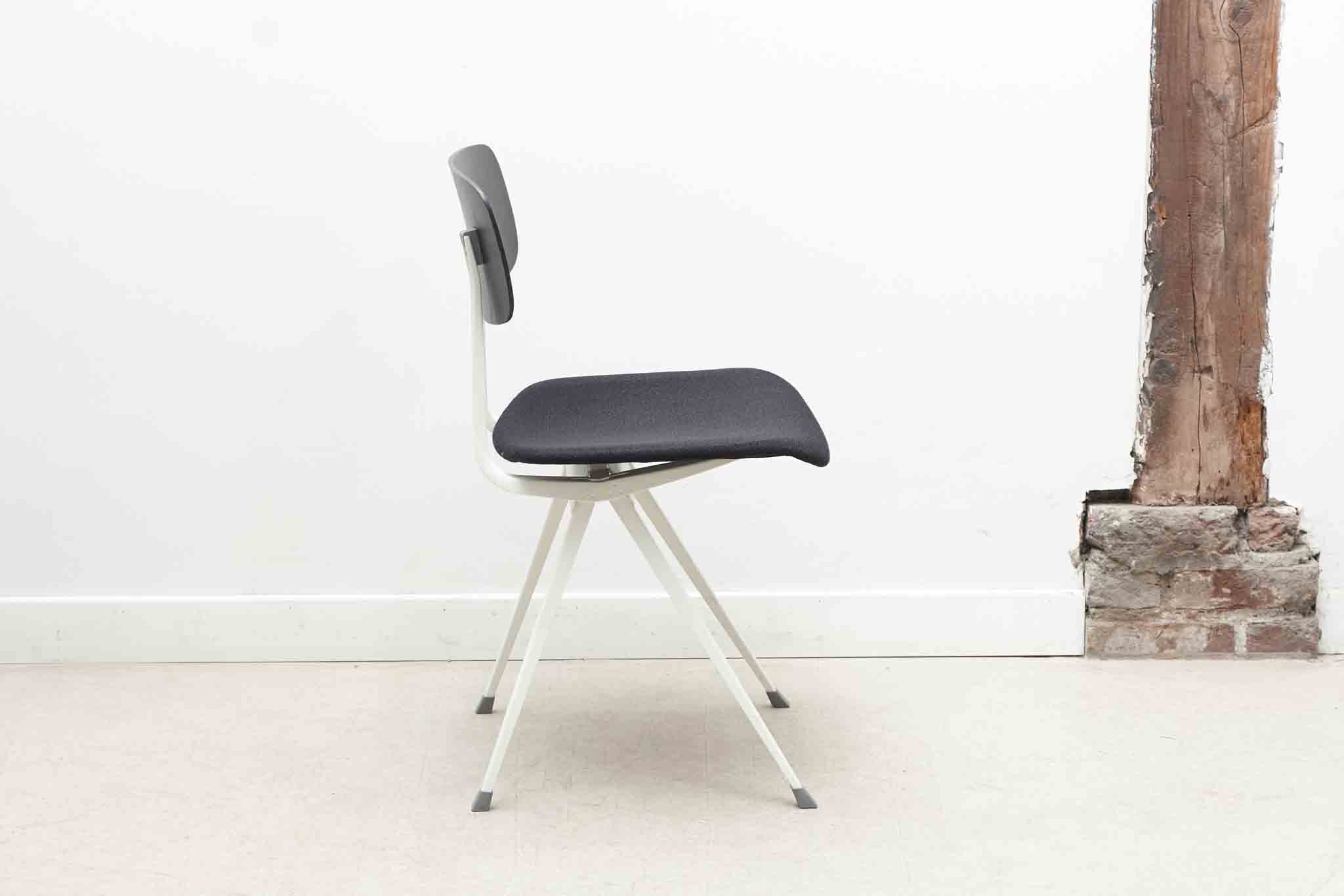 Chaise Friso Kramer "Result" tapissée et blanc Cartel de Belleville