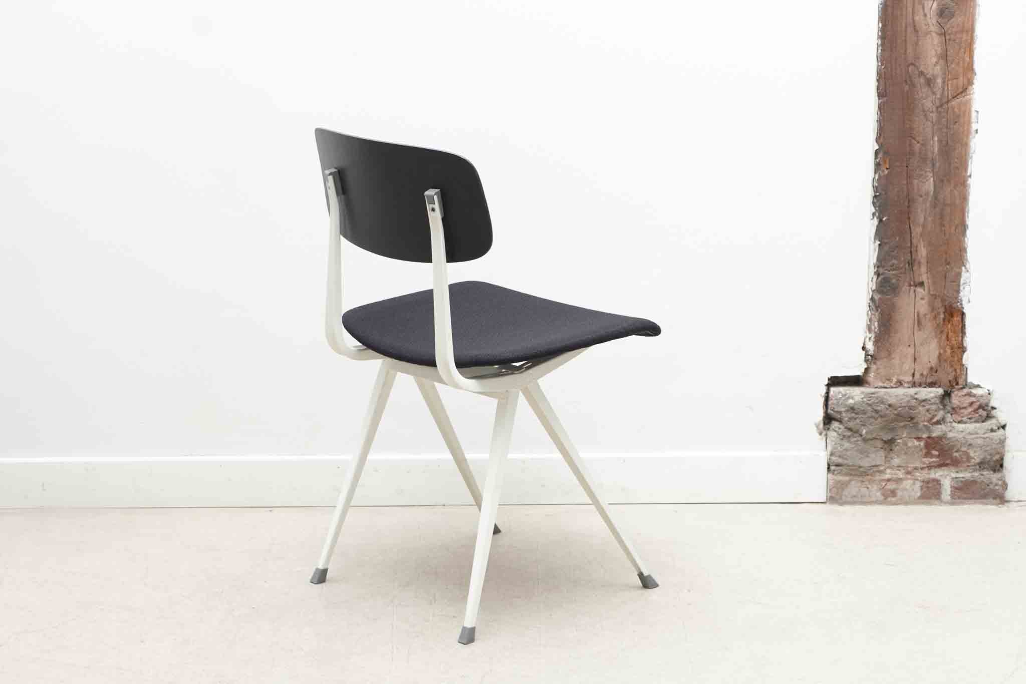 Chaise Friso Kramer "Result" tapissée et blanc Cartel de Belleville