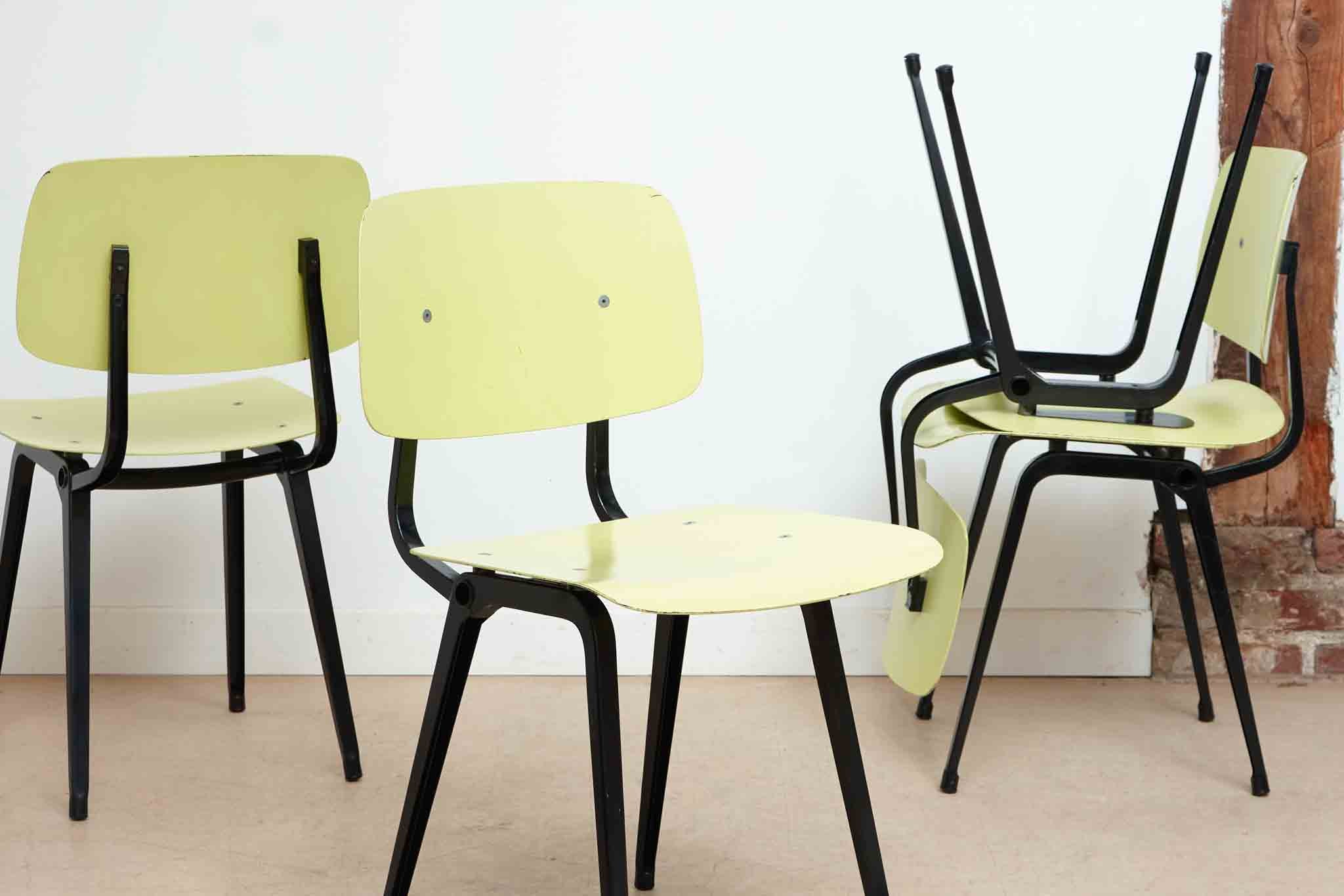 Chaise Friso Kramer Revolt jaune et noir Cartel de Belleville