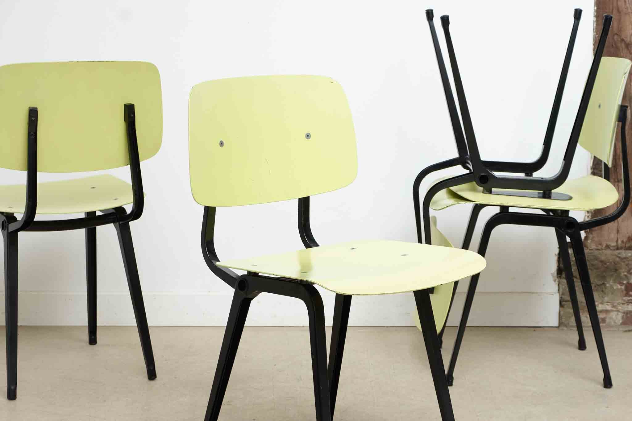 Chaise Friso Kramer Revolt jaune et noir Cartel de Belleville
