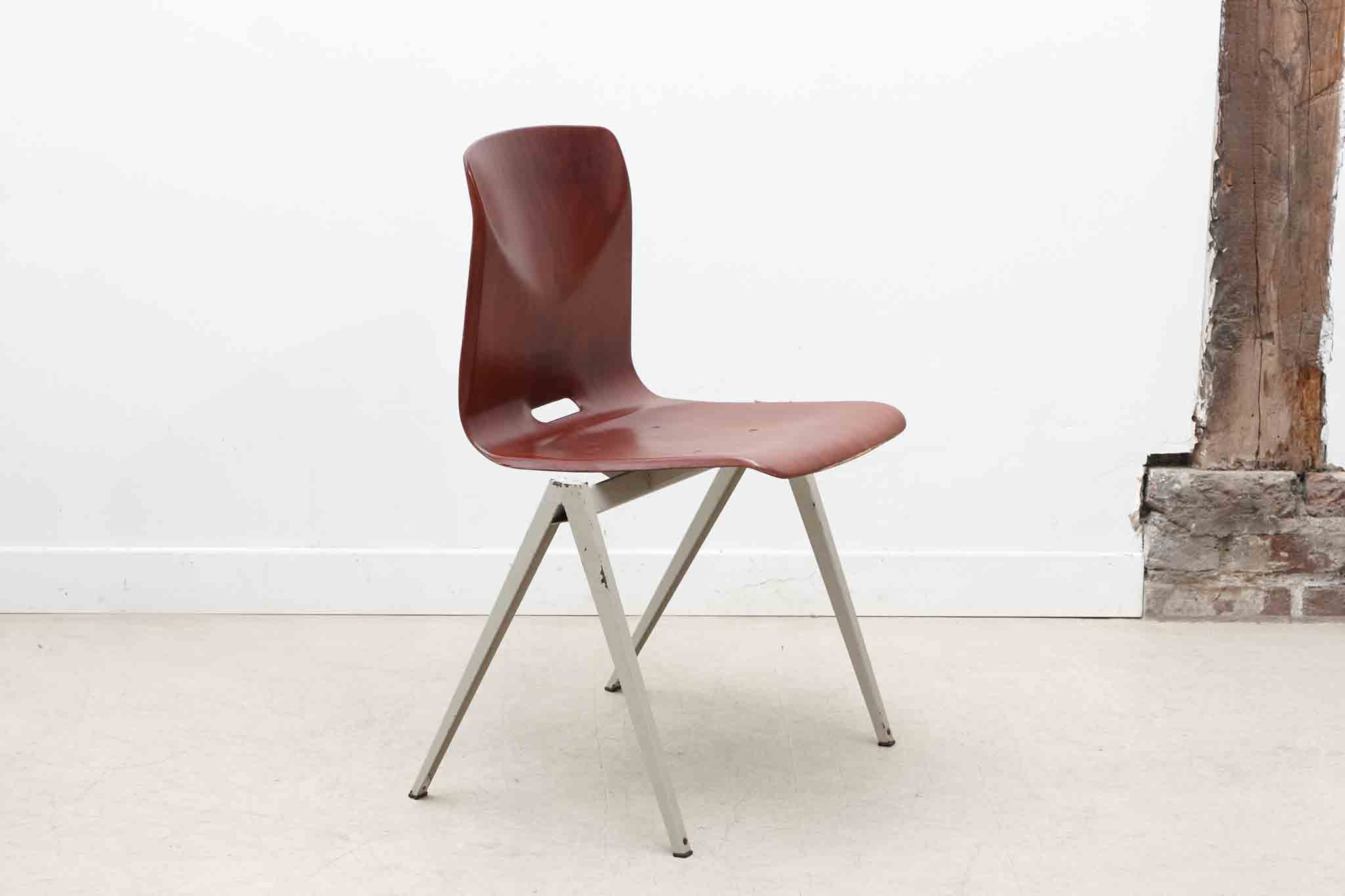 Chaise Galvanitas S22 acajou et blanc Cartel de Belleville
