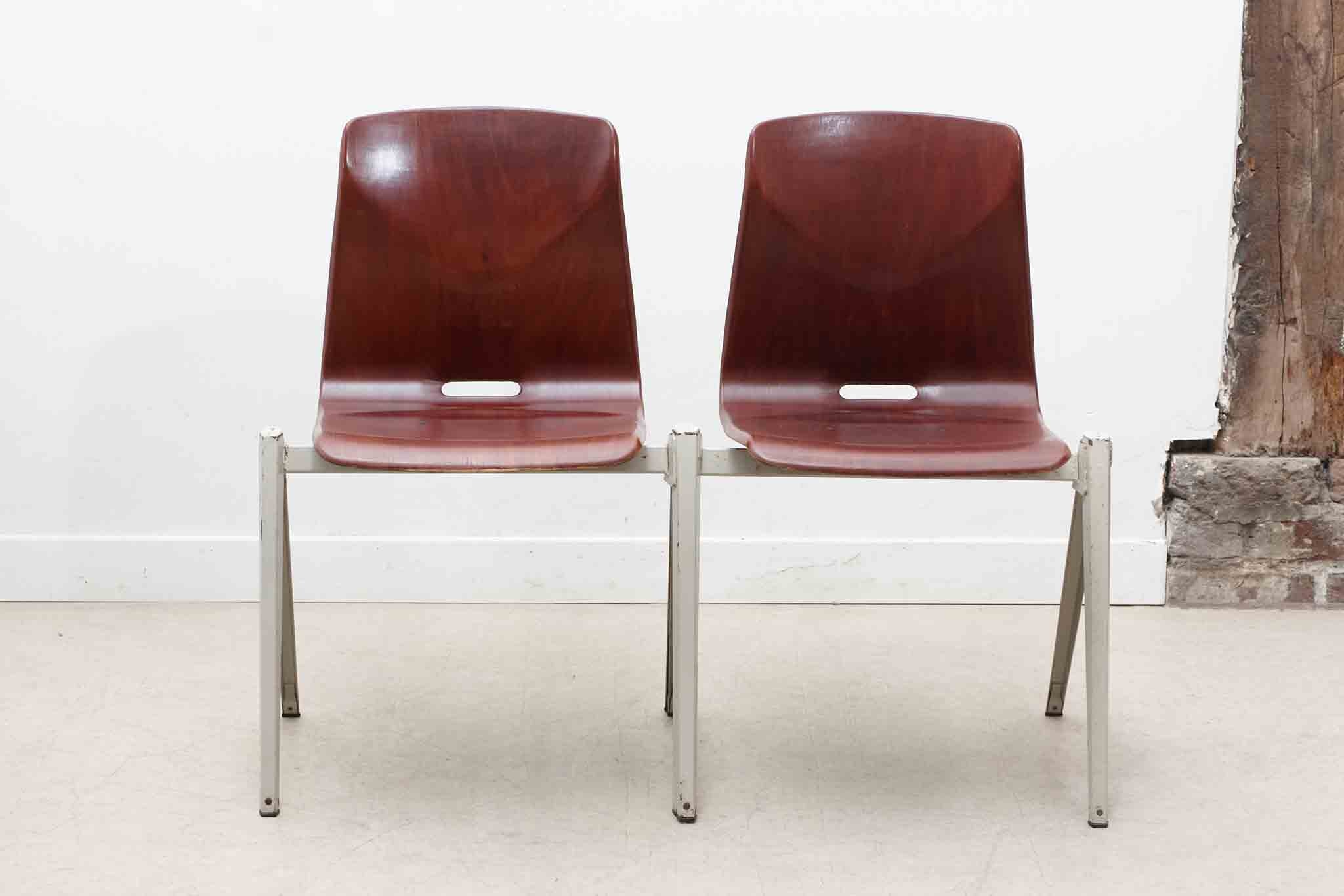 Chaise Galvanitas S22 acajou et blanc Cartel de Belleville