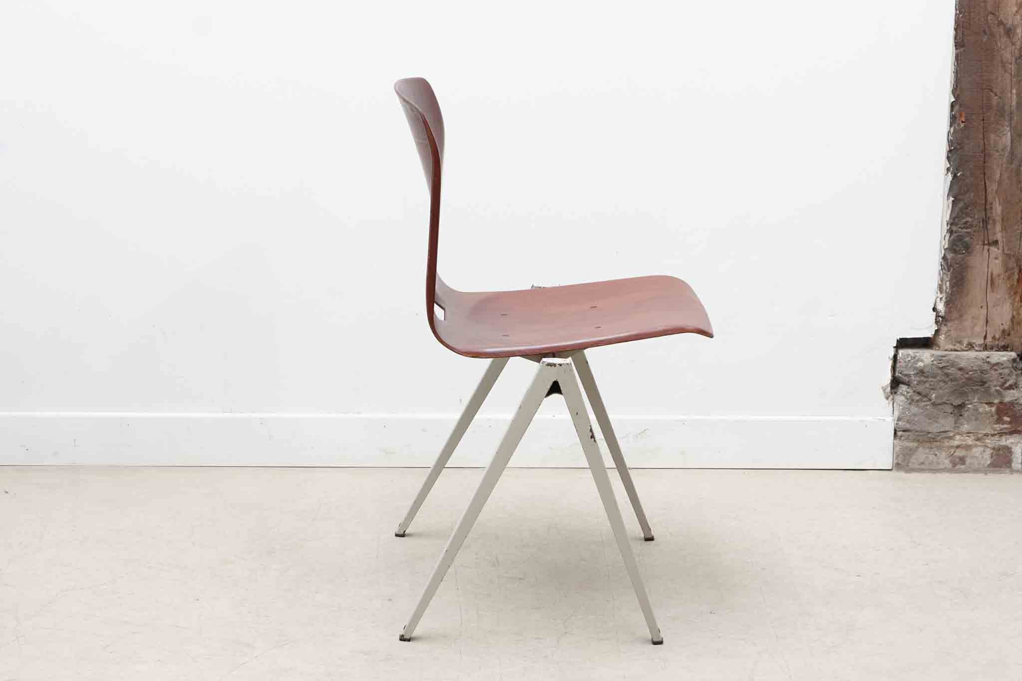Chaise Galvanitas S22 acajou et blanc Cartel de Belleville