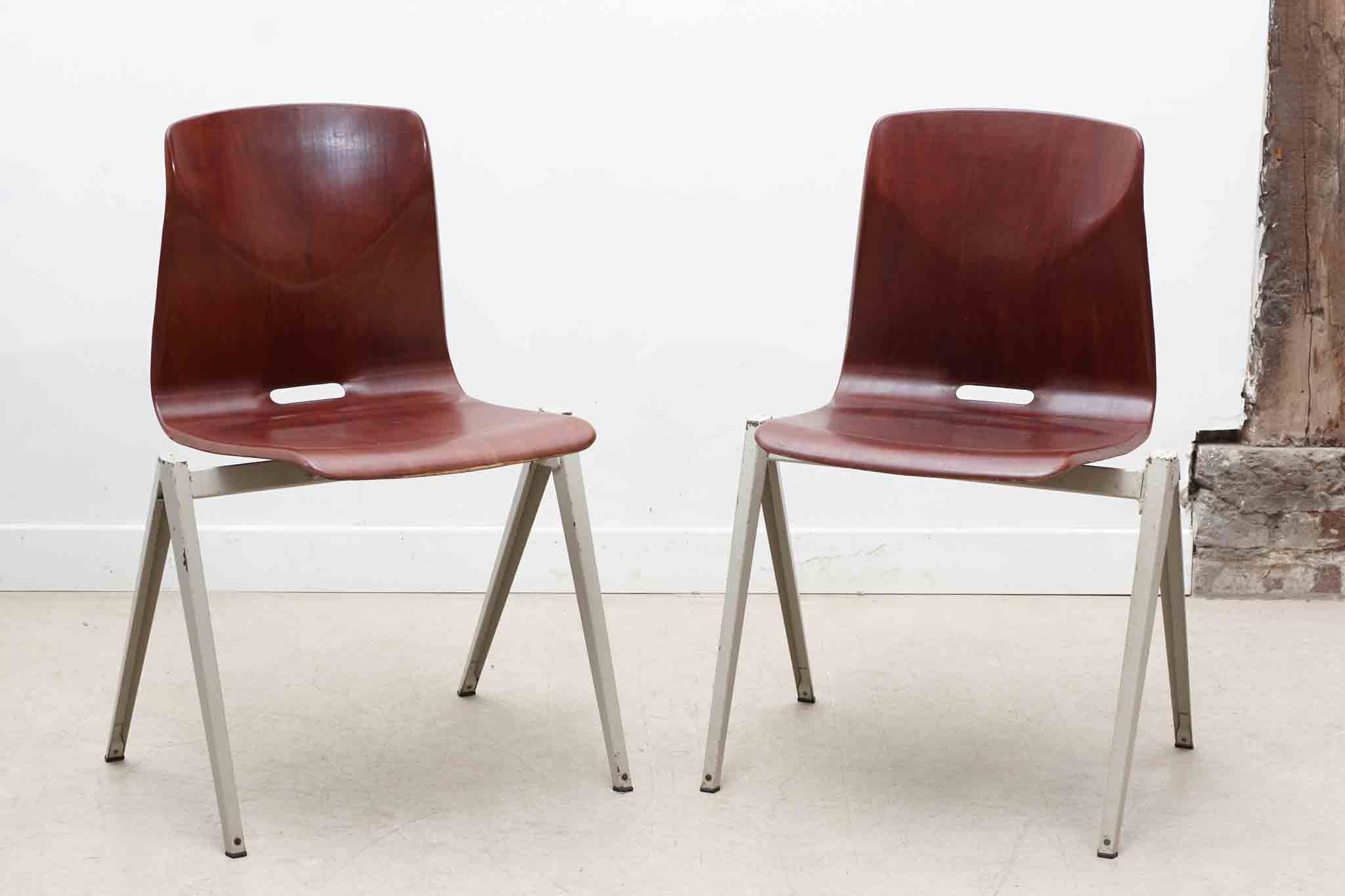 Chaise Galvanitas S22 acajou et blanc Cartel de Belleville