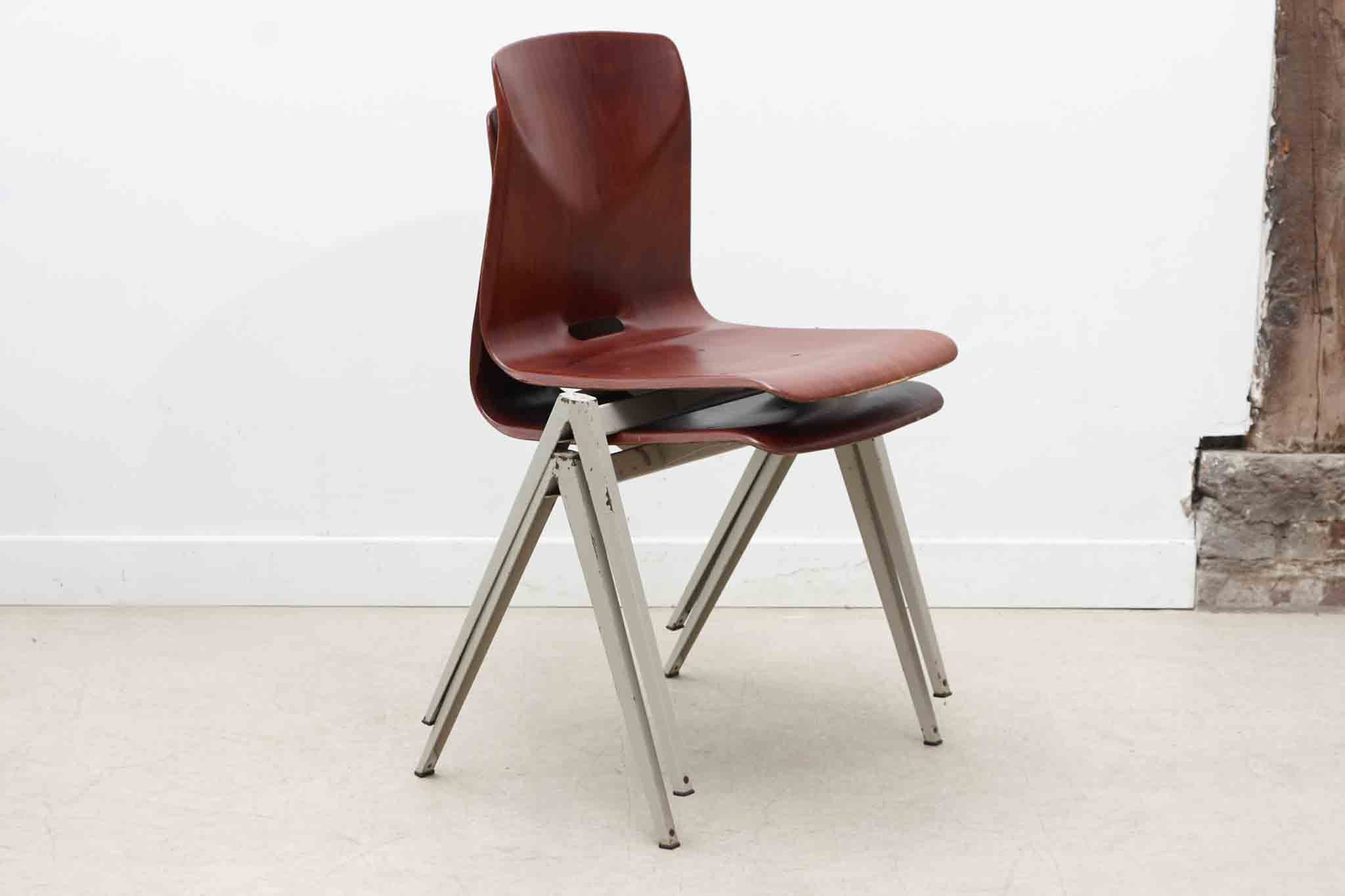 Chaise Galvanitas S22 acajou et blanc Cartel de Belleville