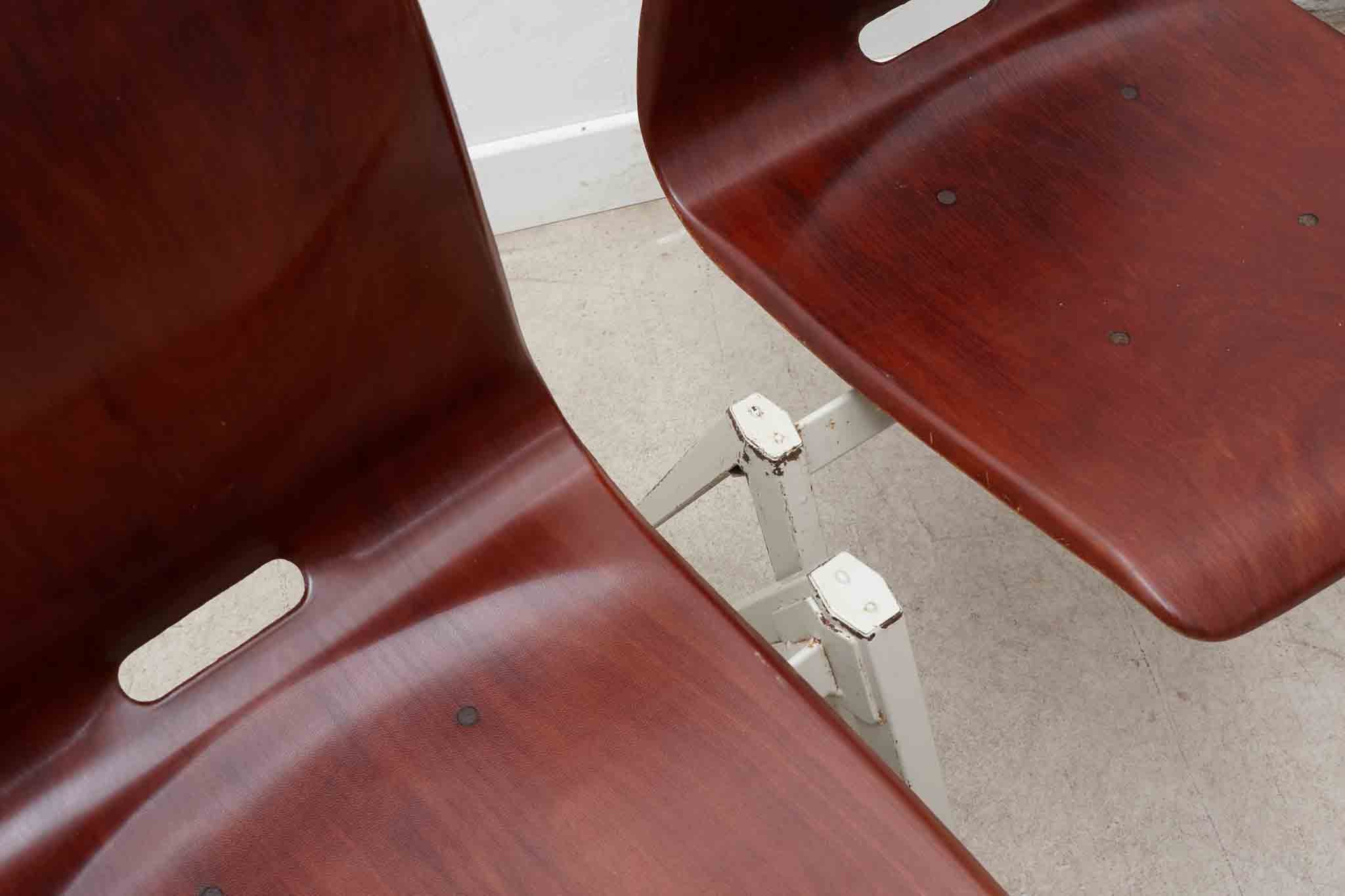 Chaise Galvanitas S22 acajou et blanc Cartel de Belleville