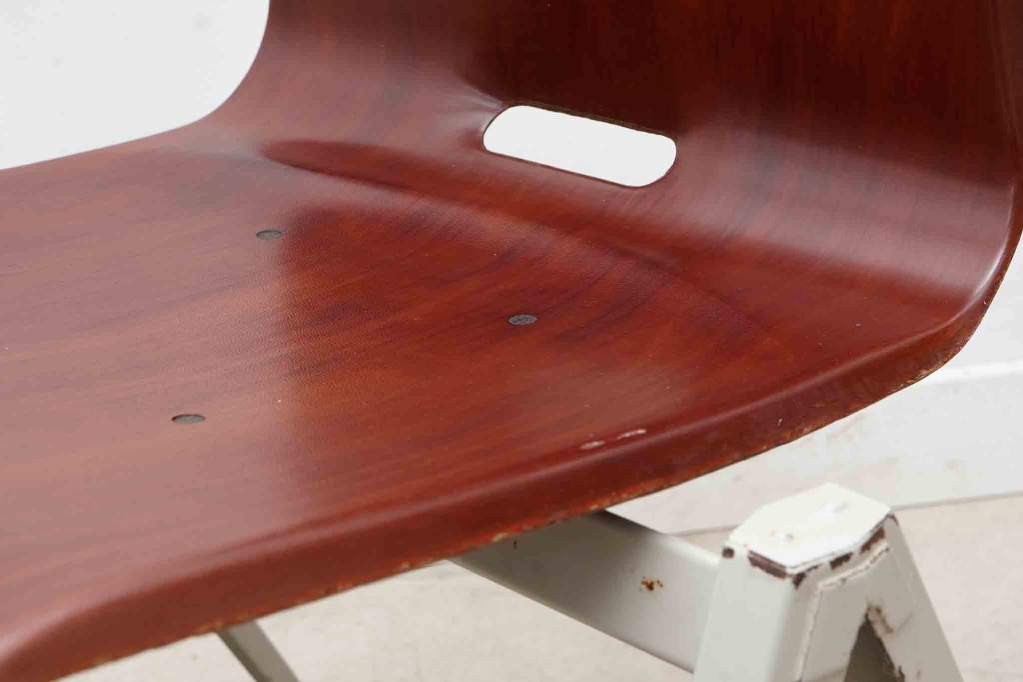 Chaise Galvanitas S22 acajou et blanc Cartel de Belleville