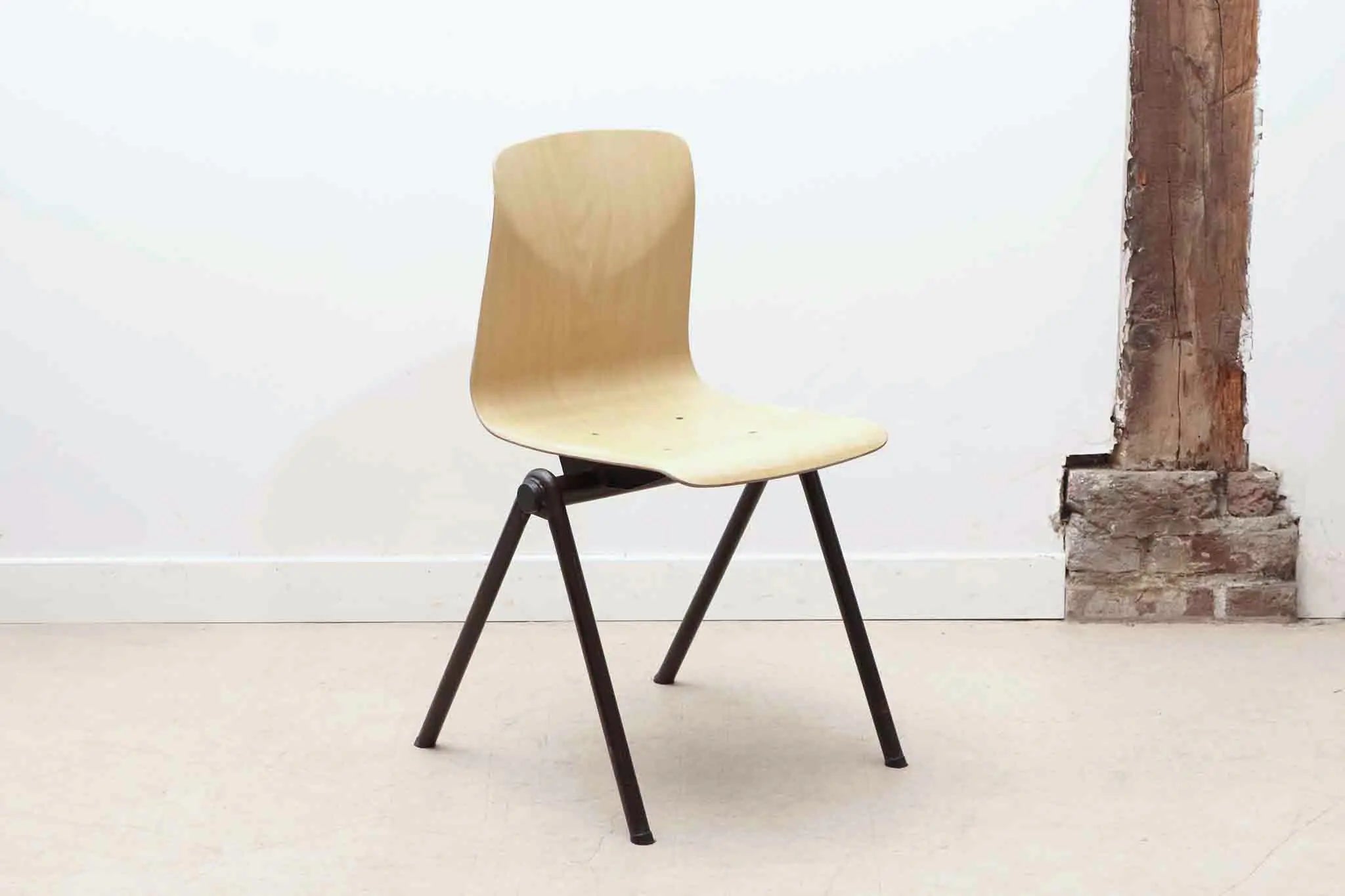 Chaise Galvanitas S30 naturel / marron Cartel de Belleville