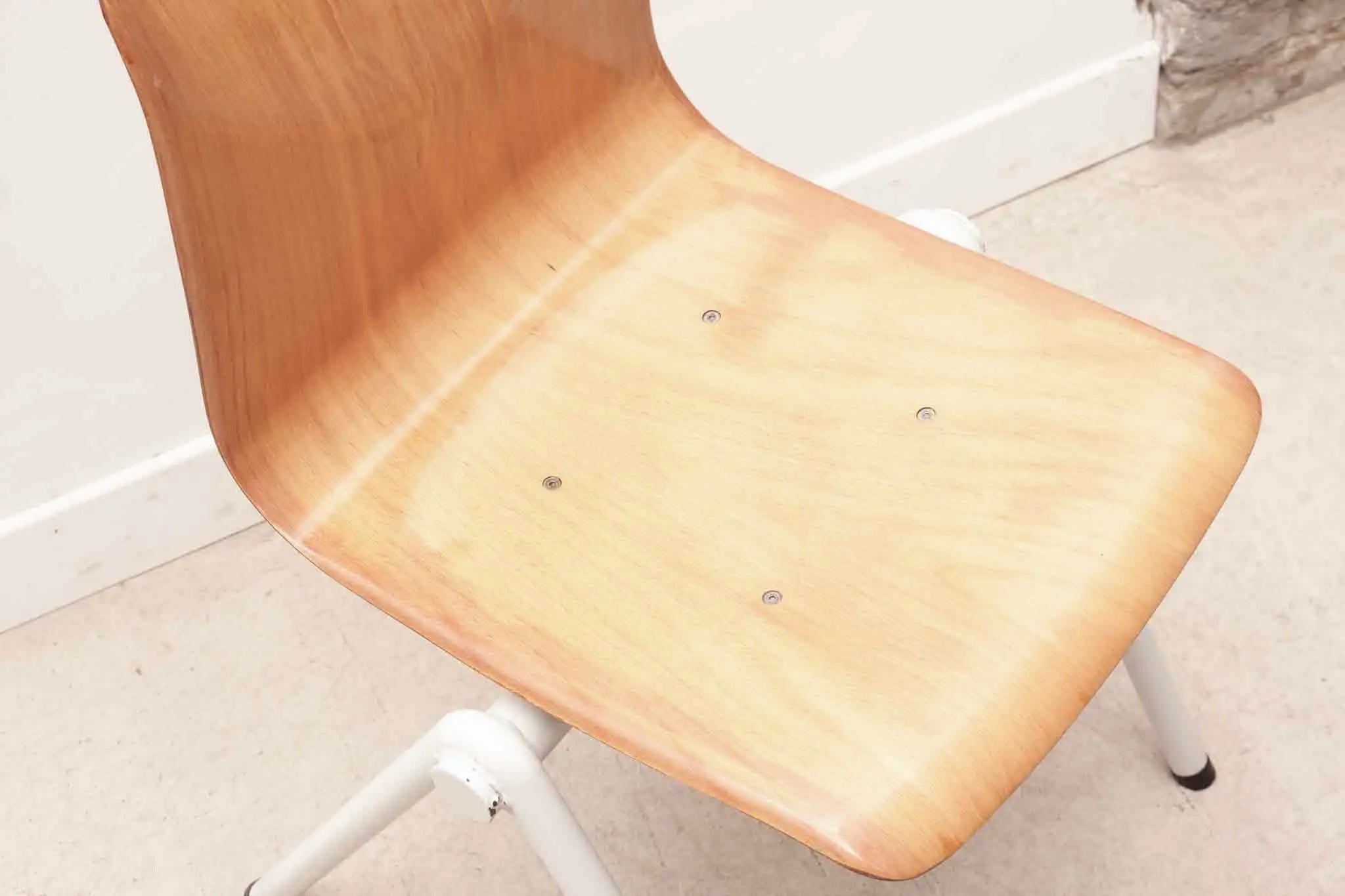 Chaise Galvanitas S30 hêtre / blanc Cartel de Belleville