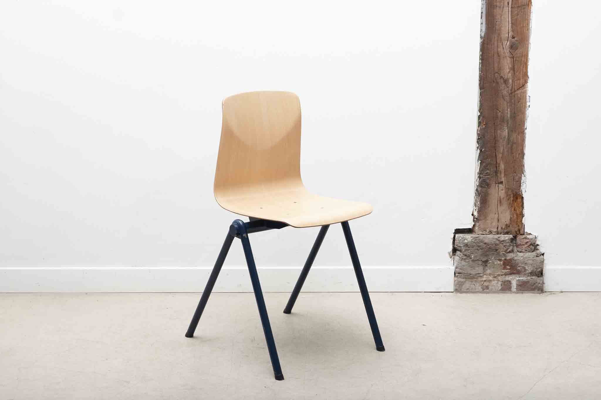 Chaise Galvanitas S30 hêtre et bleu