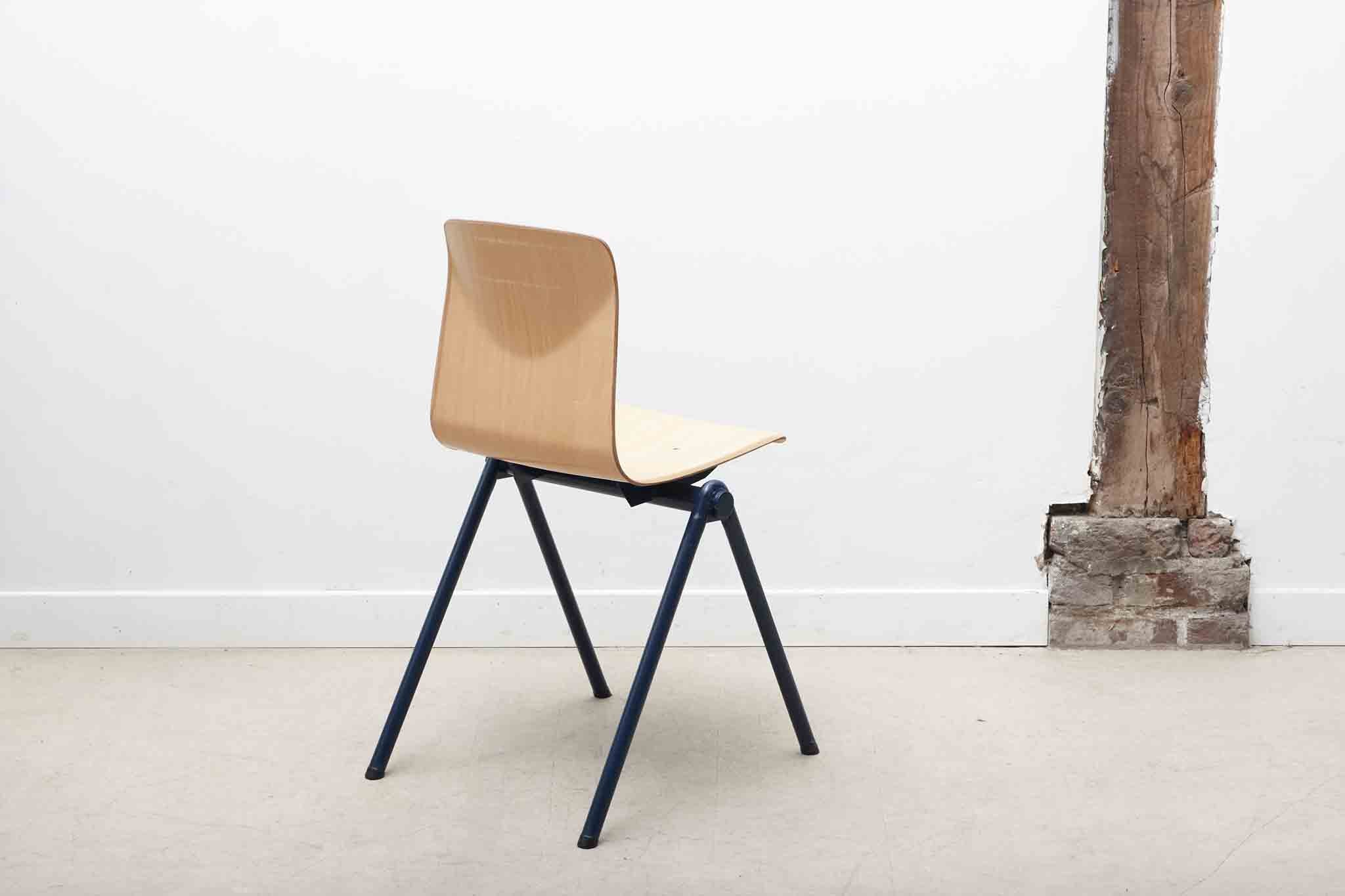 Chaise Galvanitas S30 hêtre et bleu