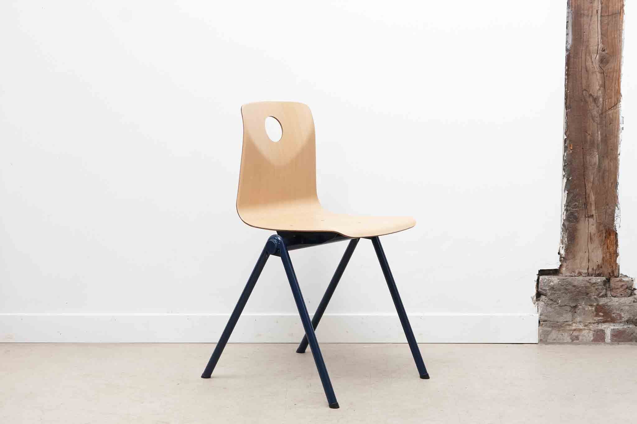 Chaise Galvanitas S30 hêtre et bleu