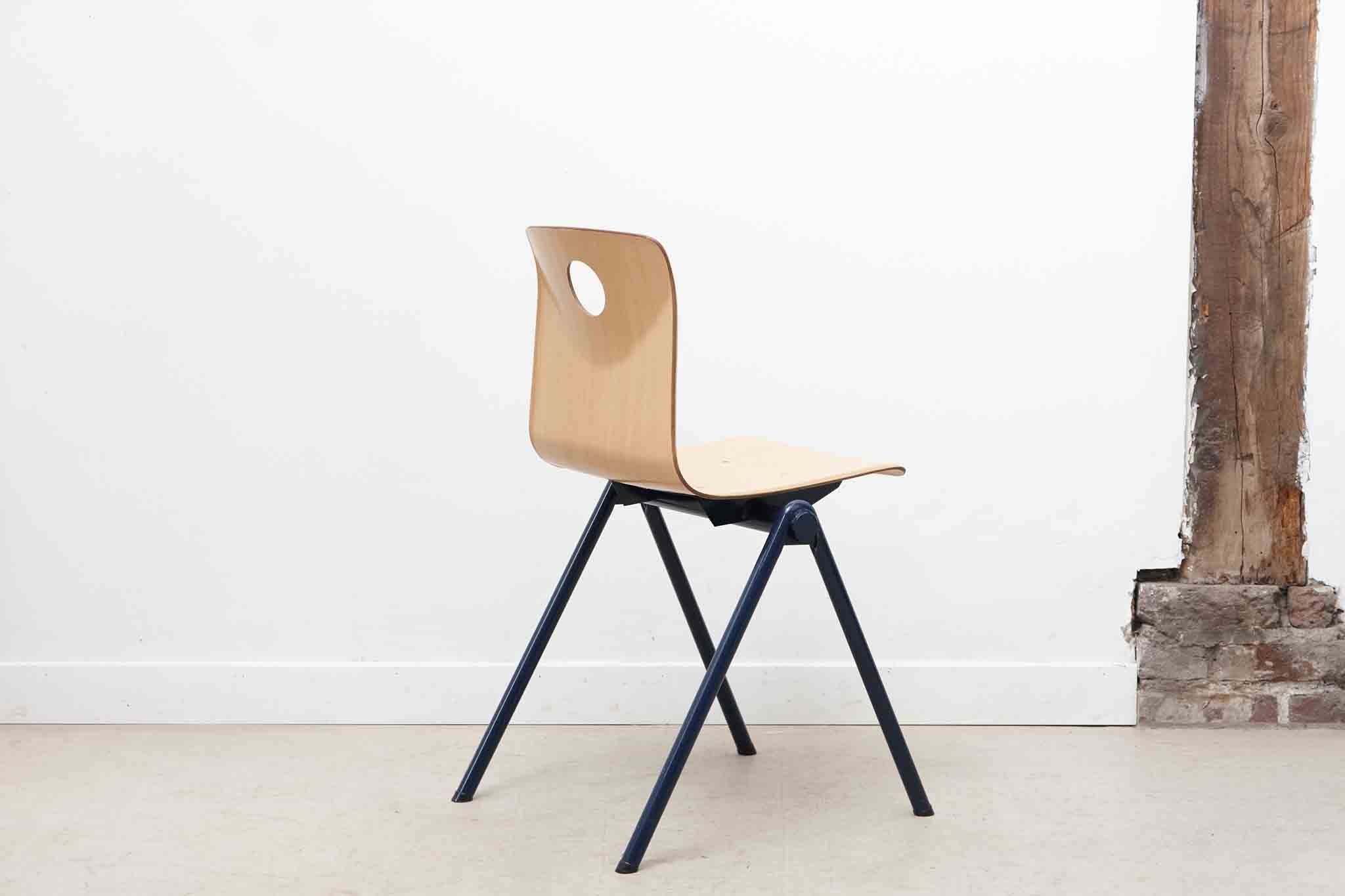 Chaise Galvanitas S30 hêtre et bleu