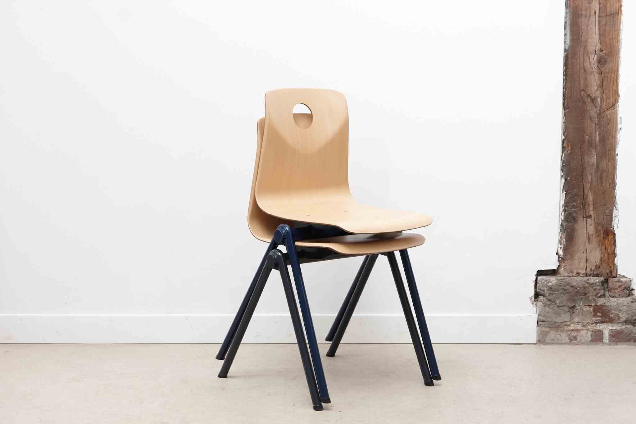 Chaise Galvanitas S30 hêtre et bleu