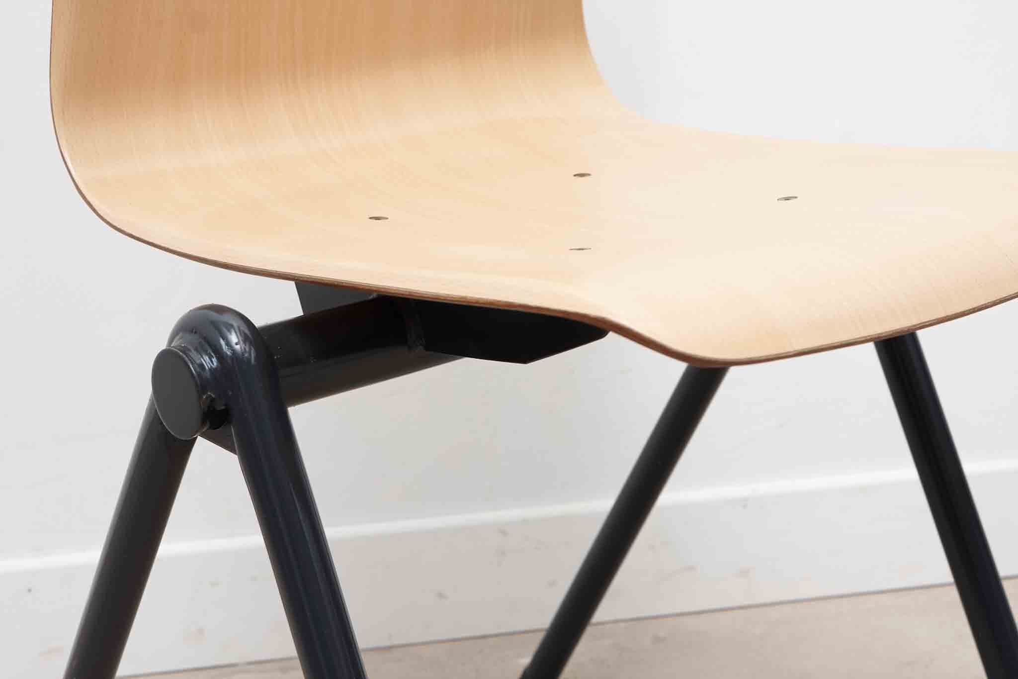 Chaise Galvanitas S30 hêtre et bleu