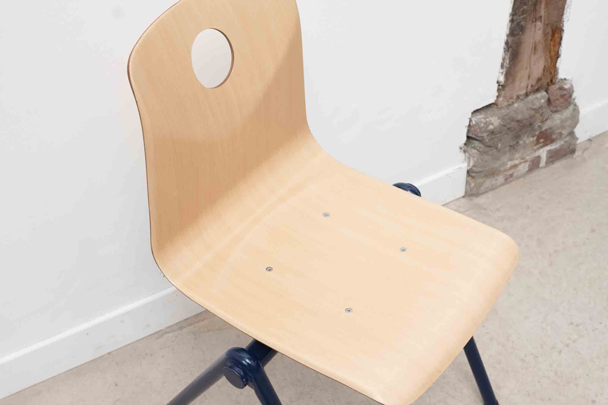 Chaise Galvanitas S30 hêtre et bleu