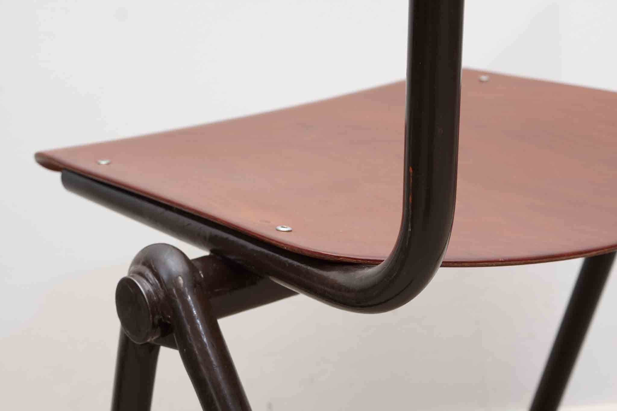 Chaise Galvanitas S35 Cartel de Belleville