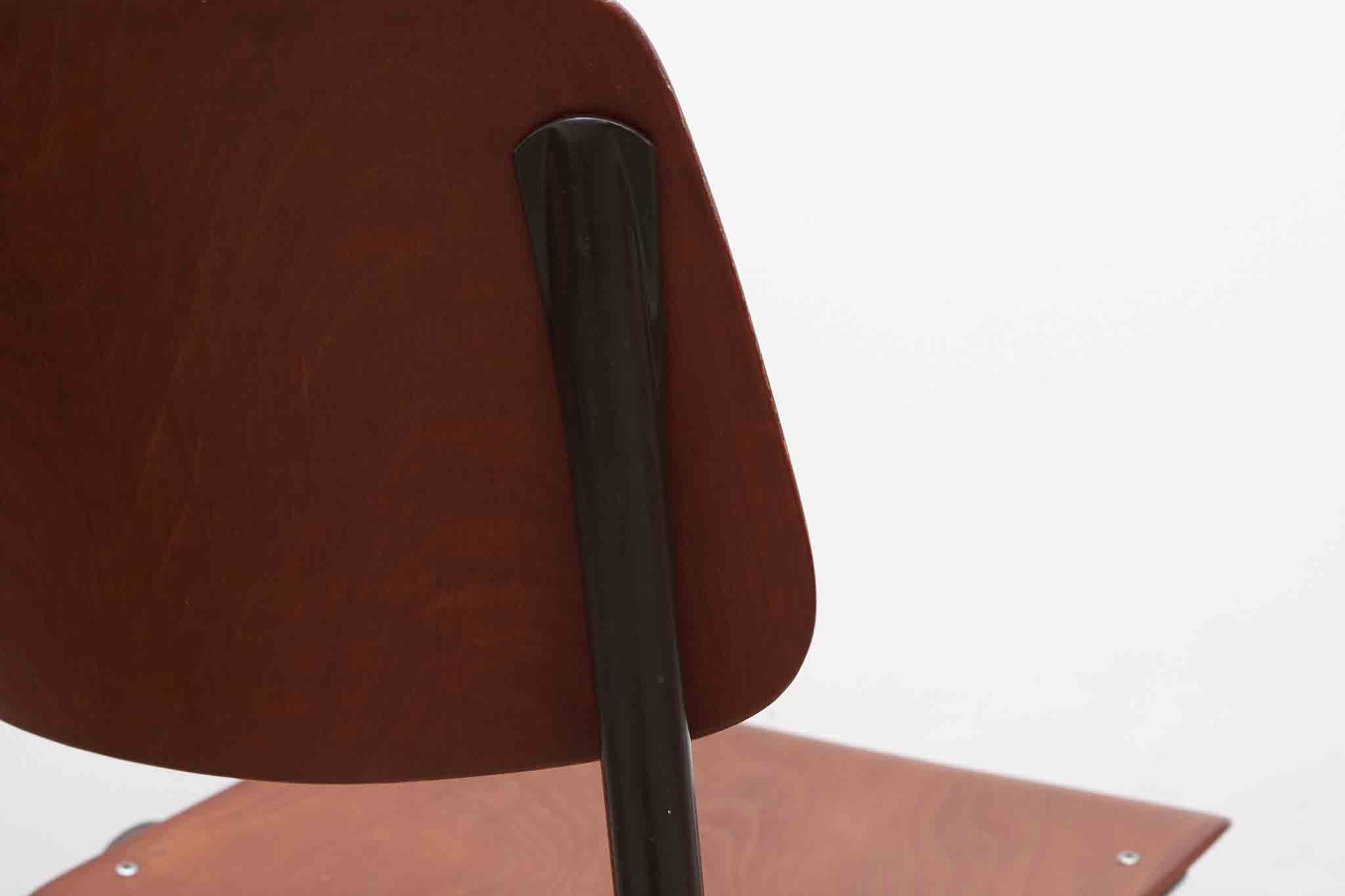 Chaise Galvanitas S35 Cartel de Belleville