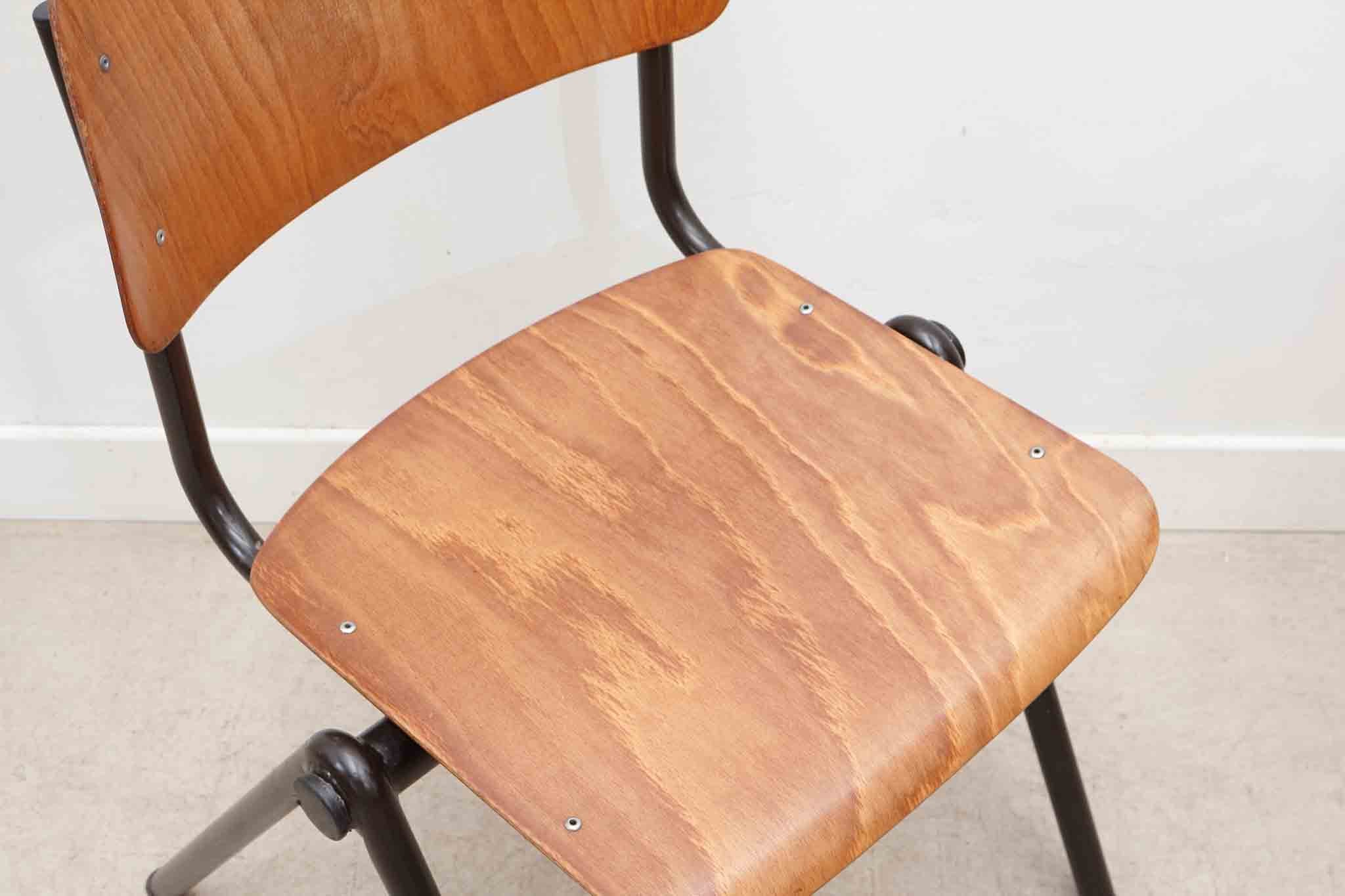 Chaise Galvanitas S35 Cartel de Belleville