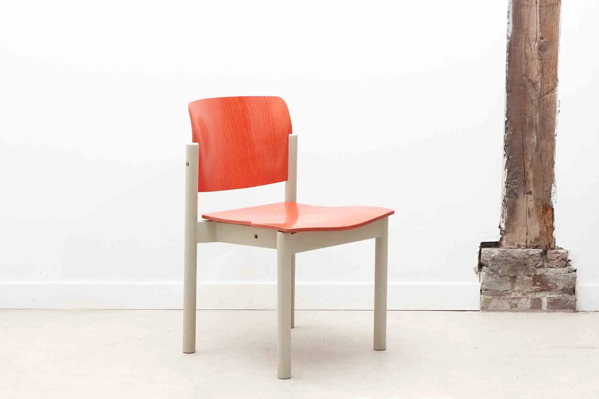 Chaise Kusch & Co modèle 5400 orange / blanc Cartel de Belleville