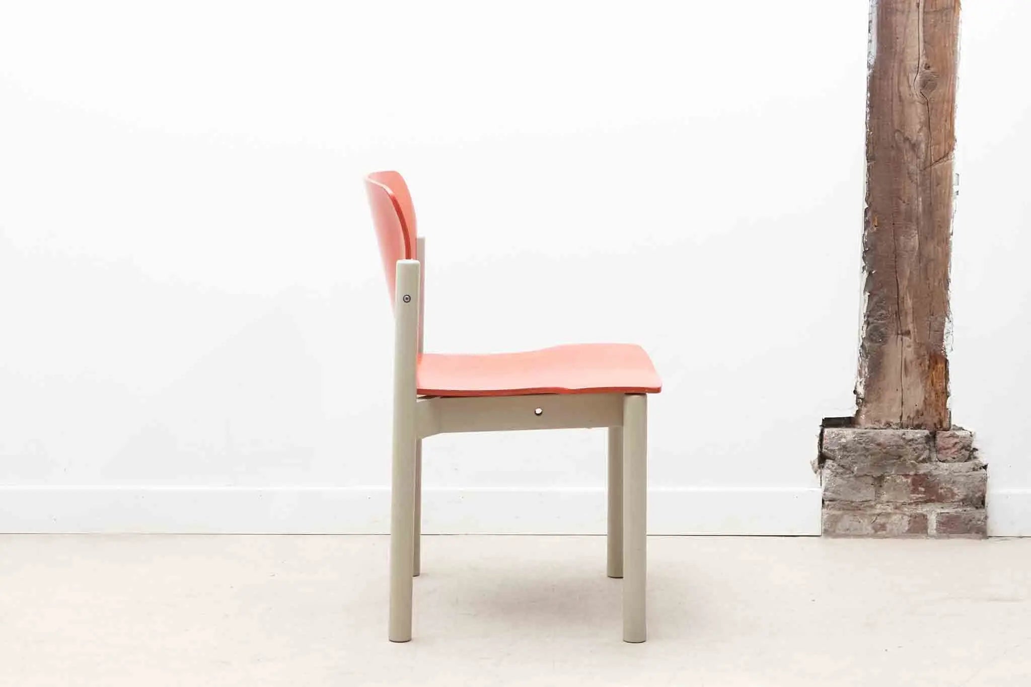 Chaise Kusch & Co modèle 5400 orange / blanc Cartel de Belleville