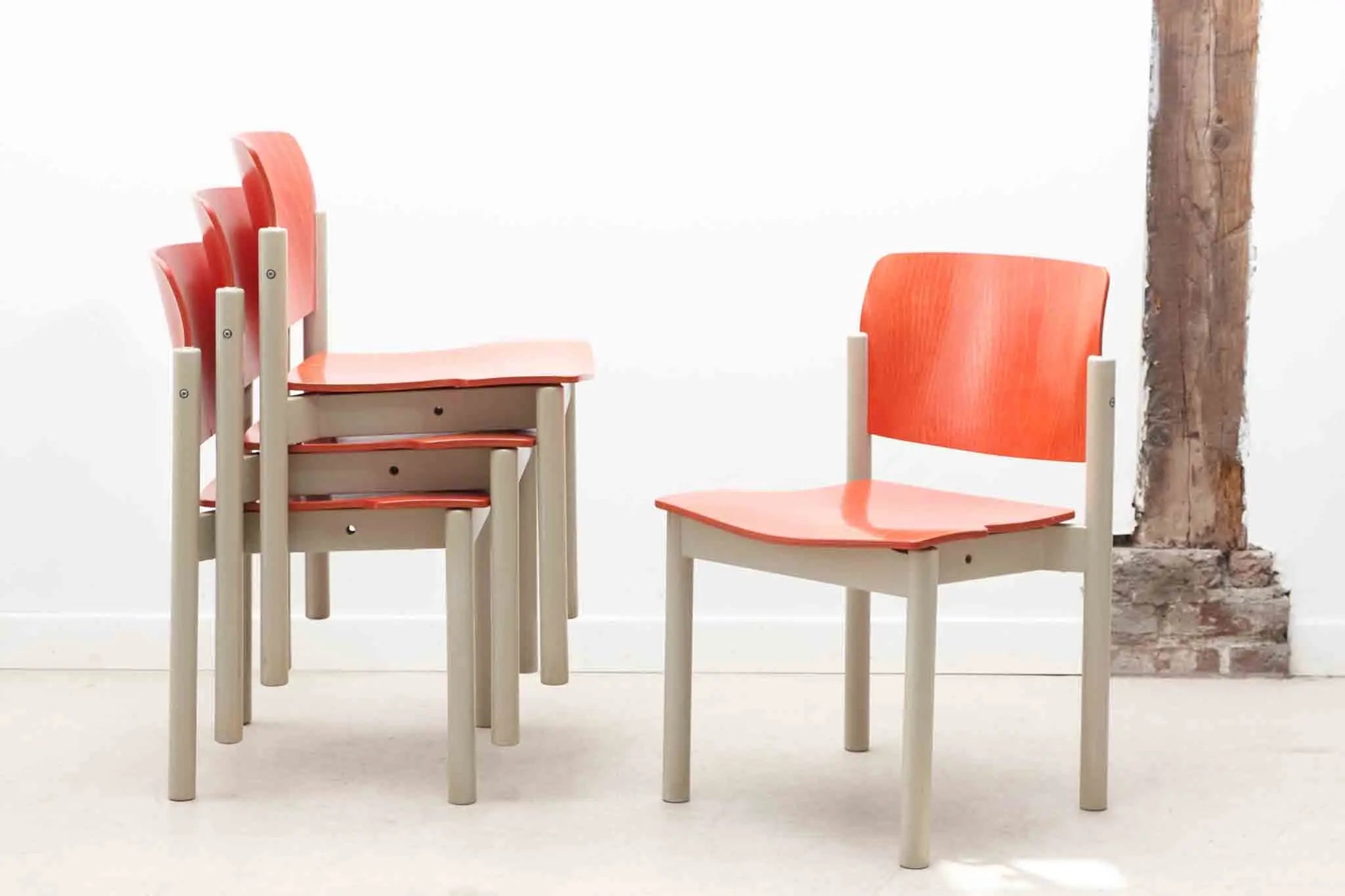 Chaise Kusch & Co modèle 5400 orange / blanc Cartel de Belleville