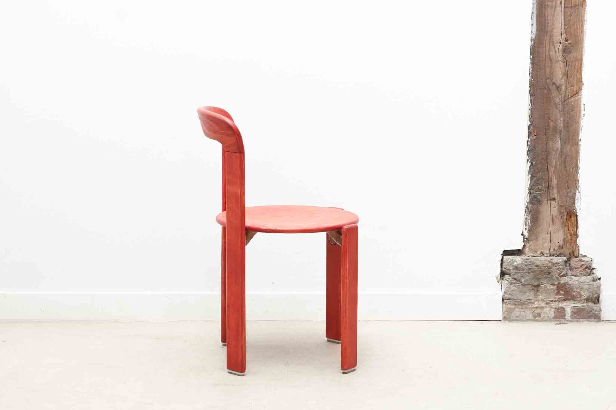 Chaise Kusch+co Bruno Rey teintée rouge