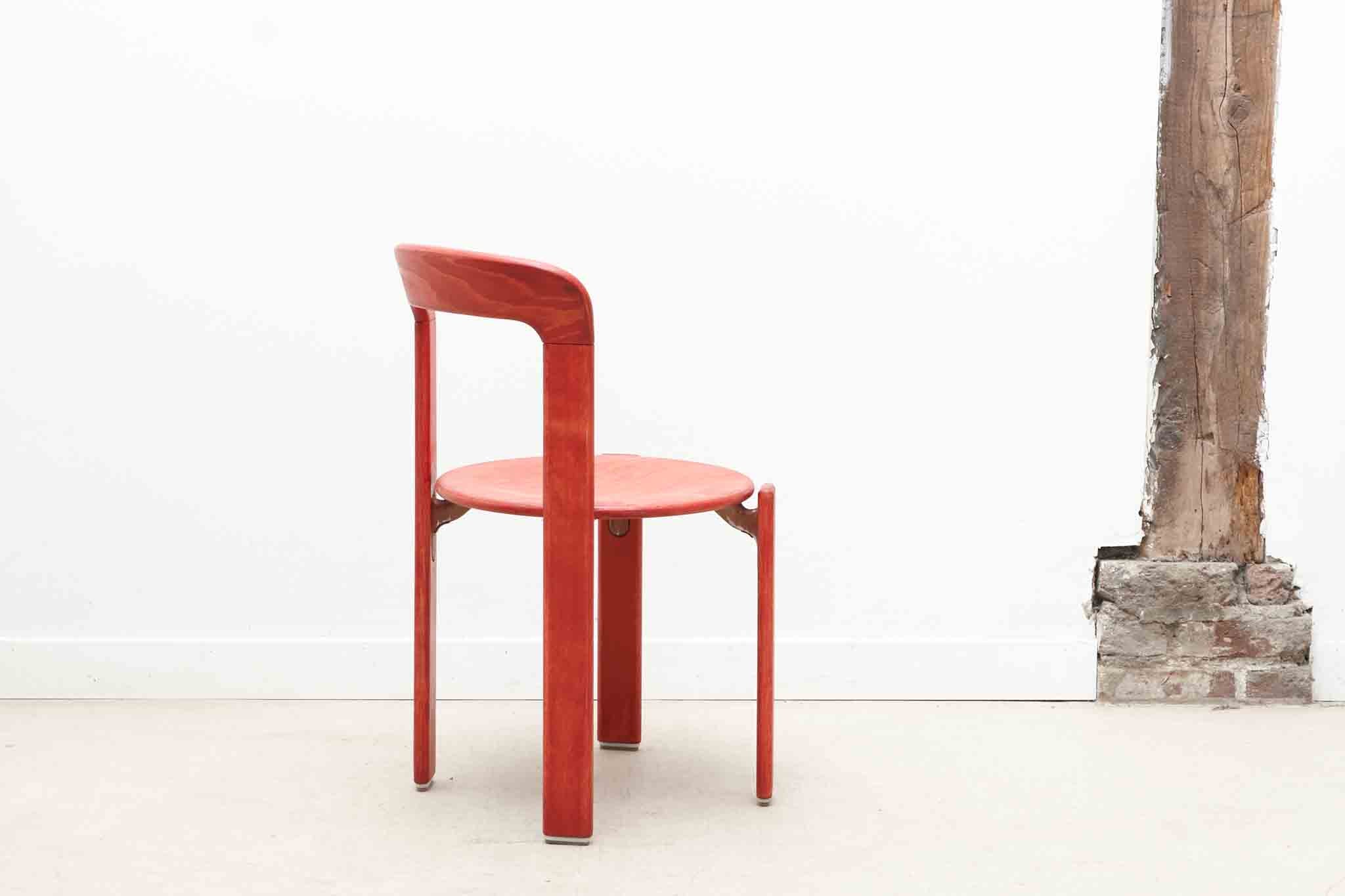 Chaise Kusch+co Bruno Rey teintée rouge