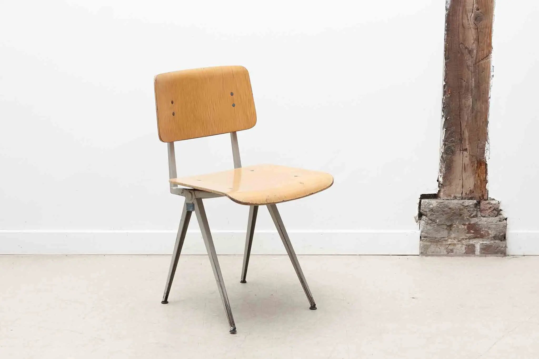 Chaise Marko S101 hêtre / gris clair Cartel de Belleville