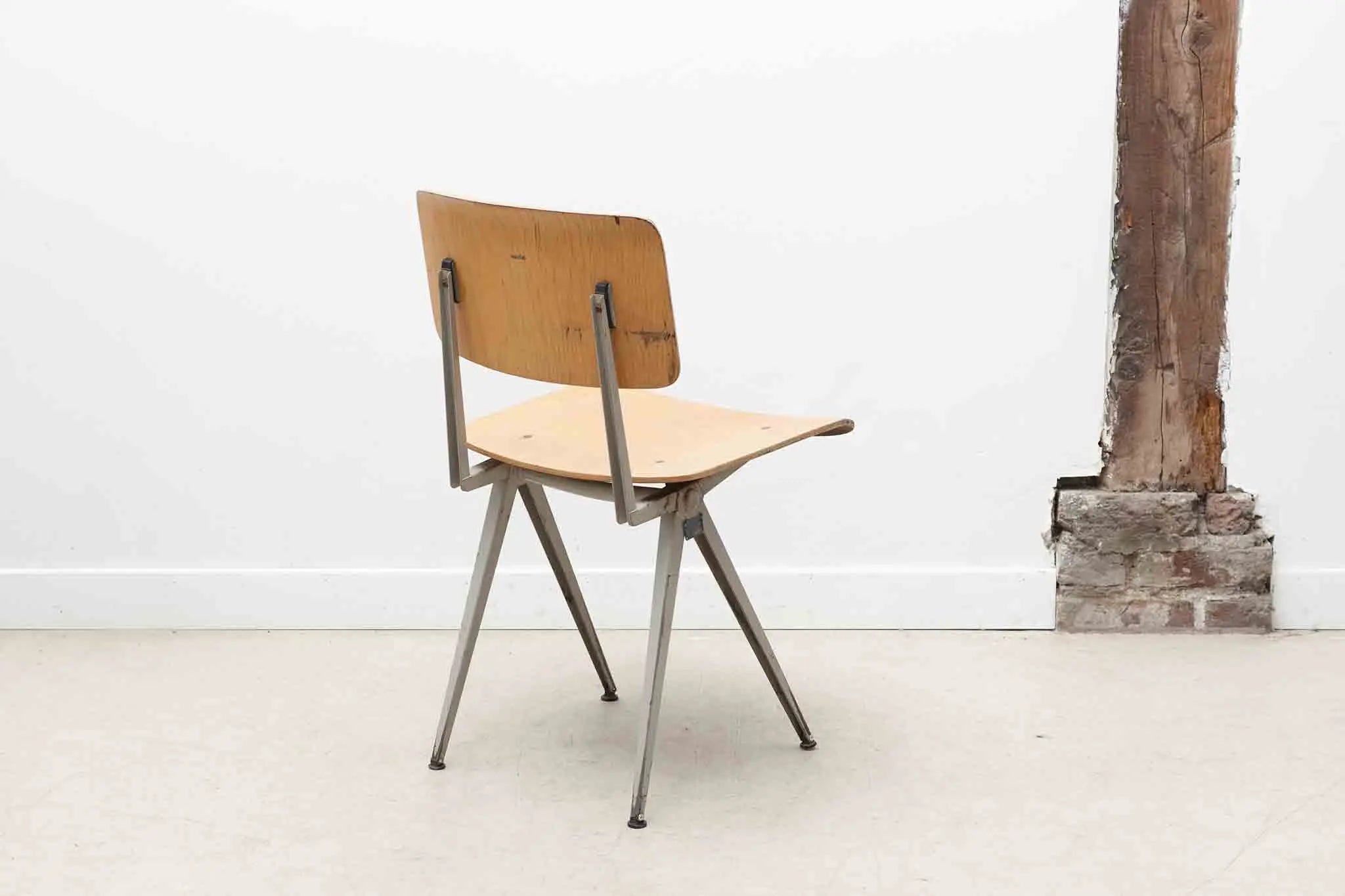 Chaise Marko S101 hêtre / gris clair Cartel de Belleville