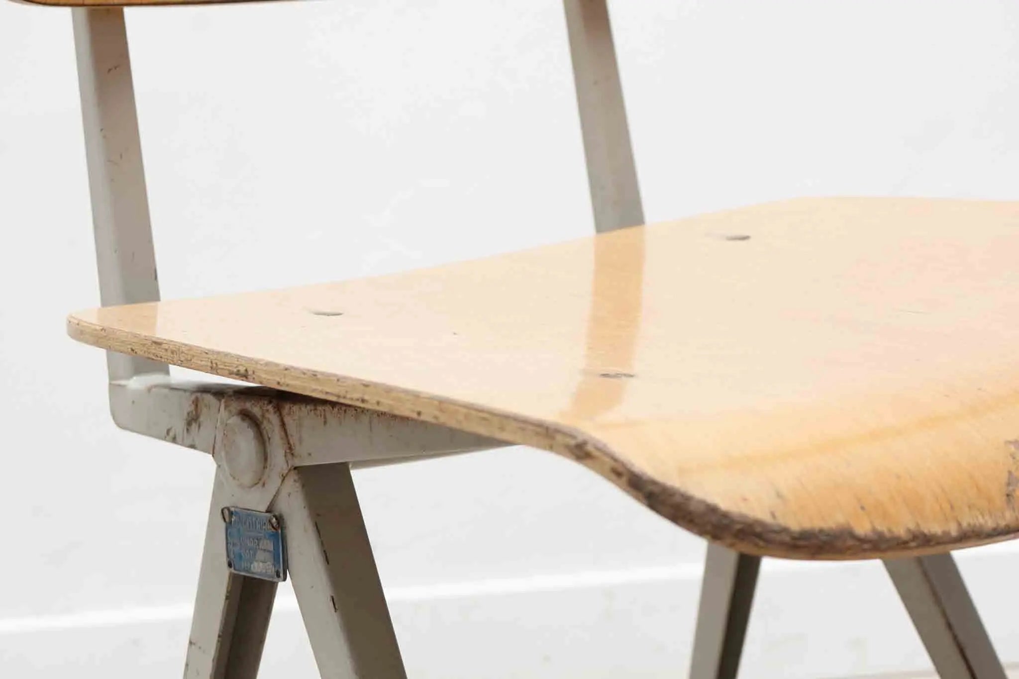 Chaise Marko S101 hêtre / gris clair Cartel de Belleville