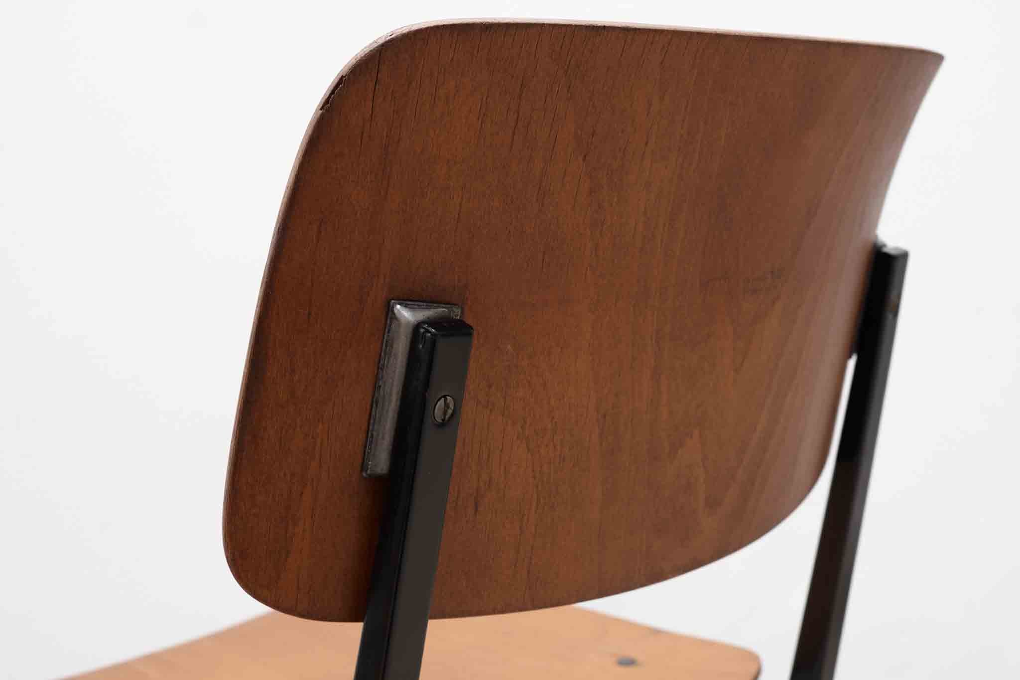 Chaise empilable Marko noir Cartel de Belleville