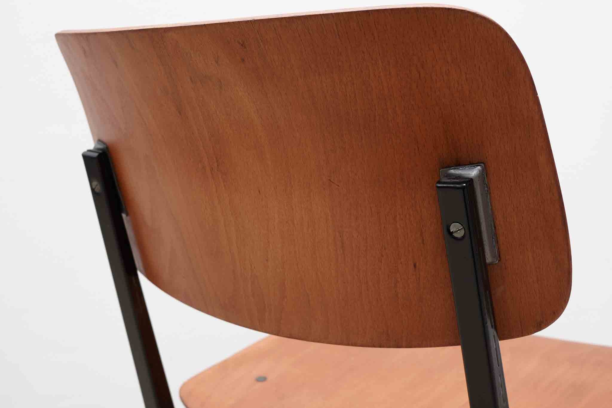 Chaise empilable Marko noir Cartel de Belleville