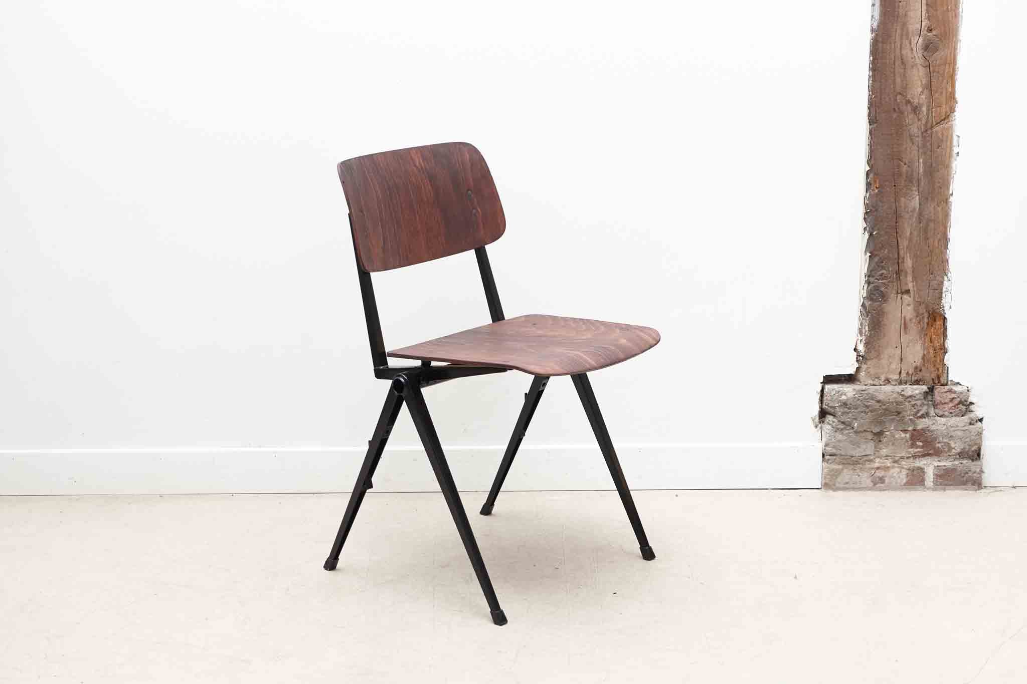 Chaise empilable Marko noir Cartel de Belleville