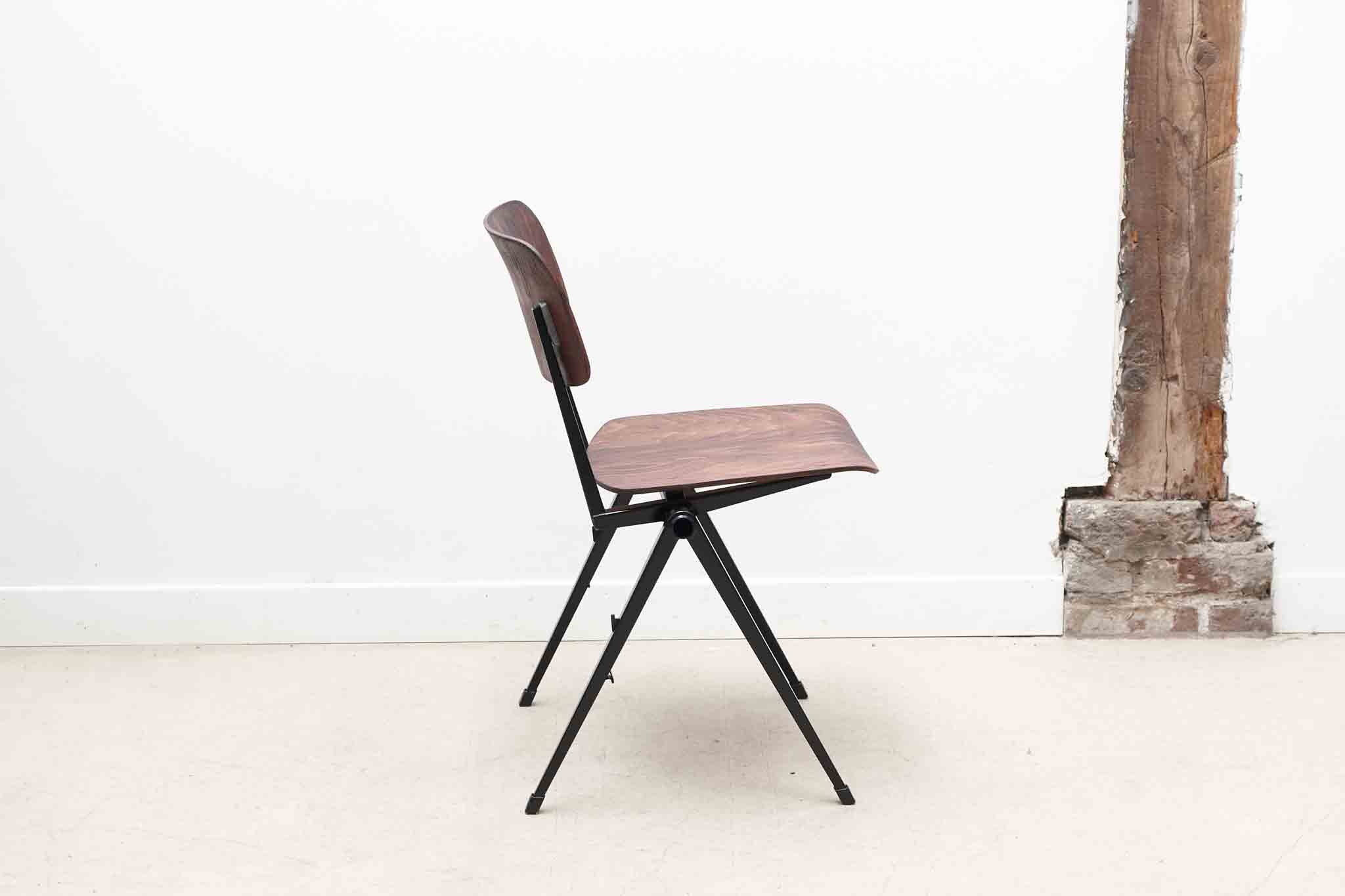 Chaise empilable Marko noir Cartel de Belleville