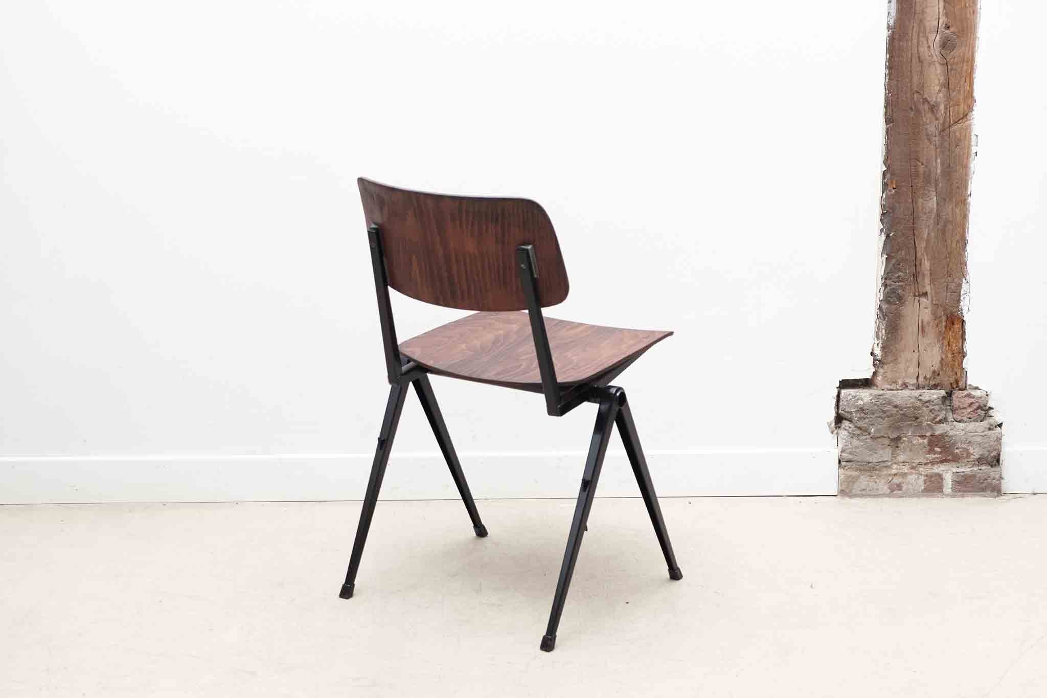 Chaise empilable Marko noir Cartel de Belleville
