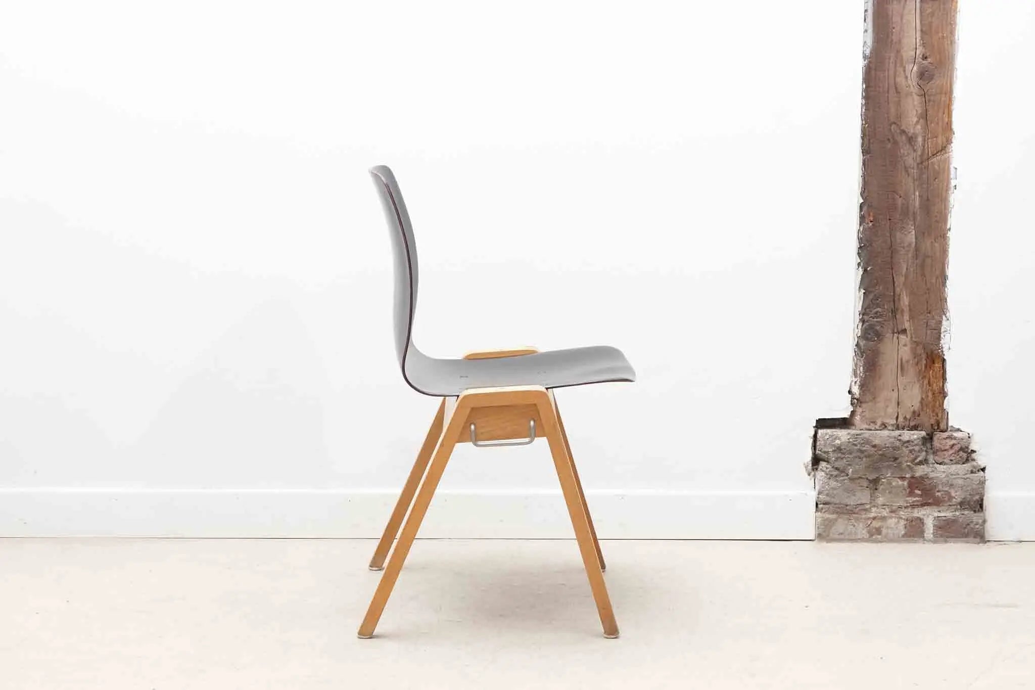 Chaise bistrot empilable Pagholz ébène et hêtre Cartel de Belleville