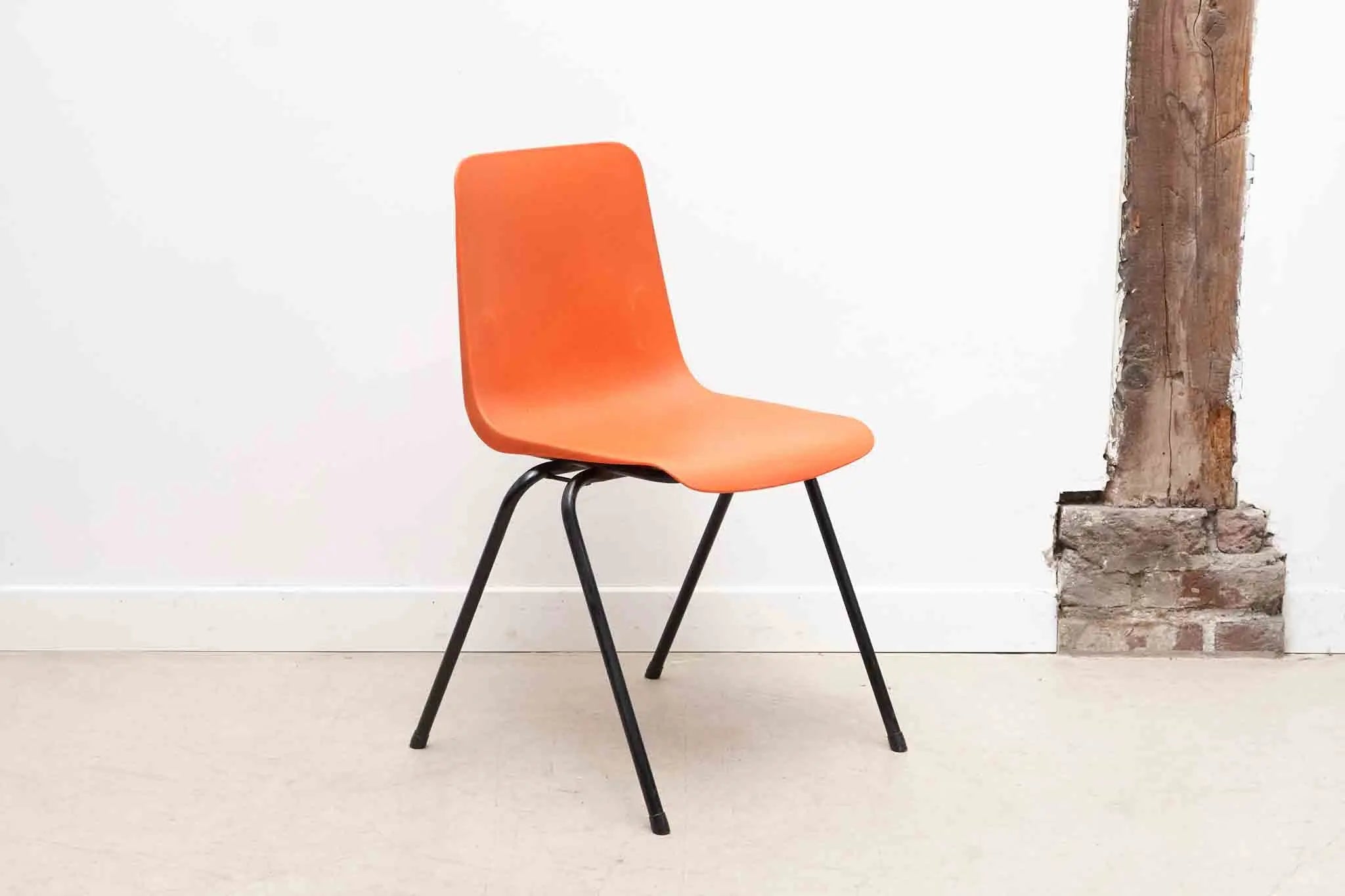 Chaise en plastique rouge Cartel de Belleville