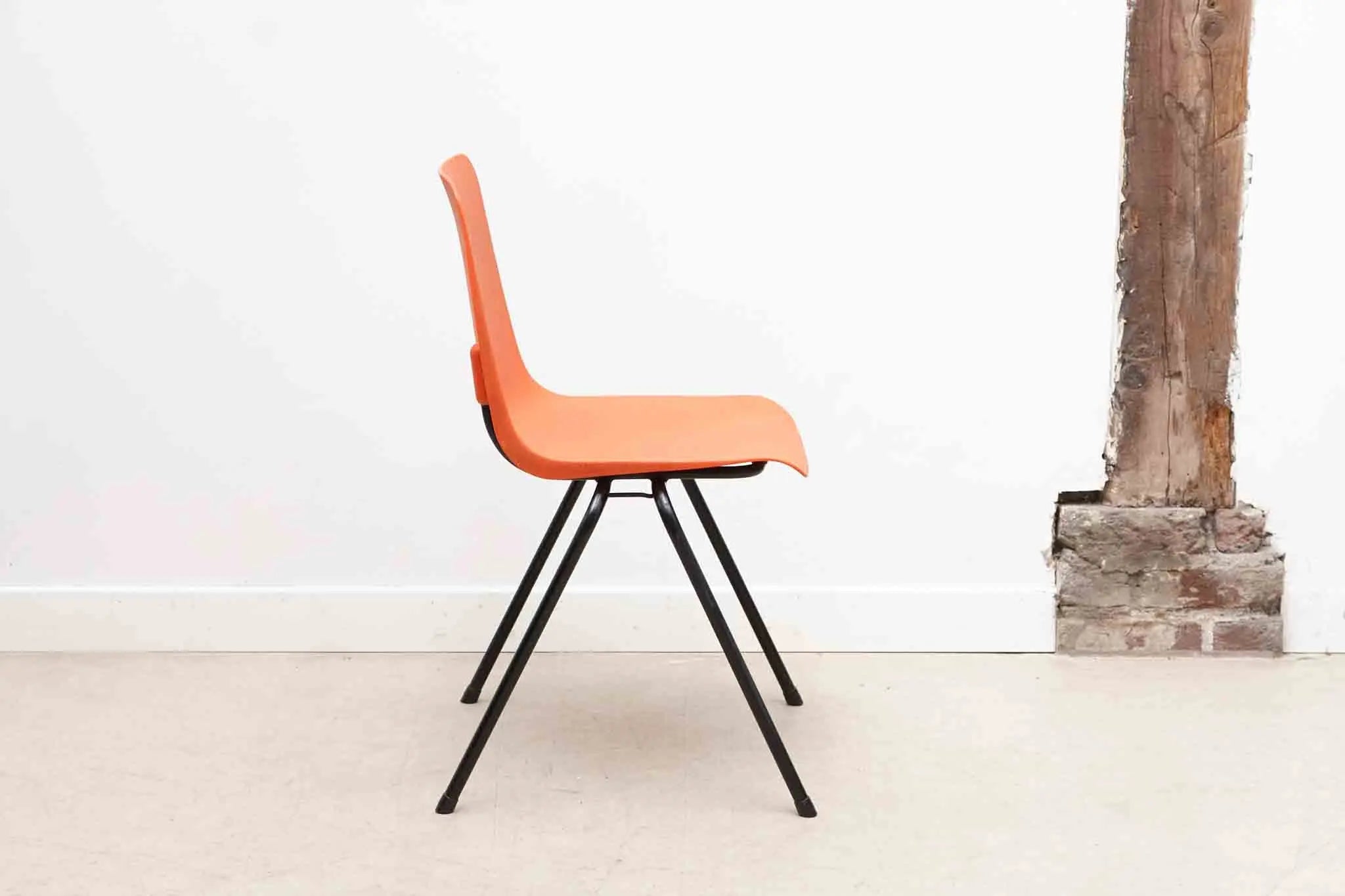 Chaise en plastique rouge Cartel de Belleville